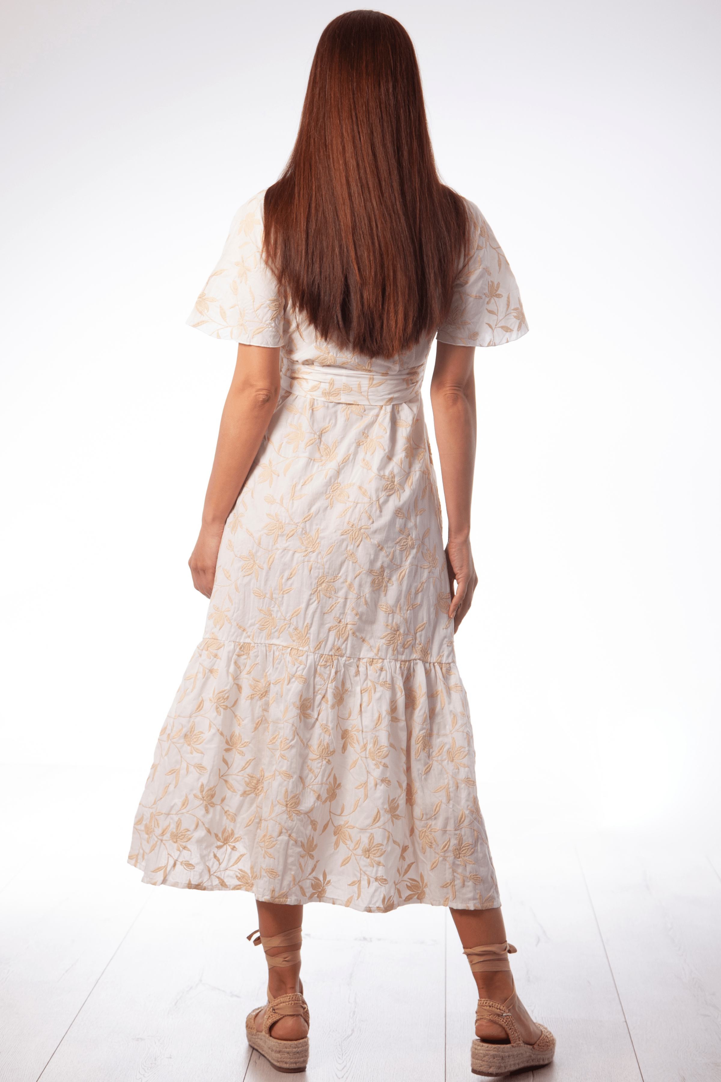 Vestido blanco largo camisero con bordado en contraste Lolitas&L - lolitasyl.com
