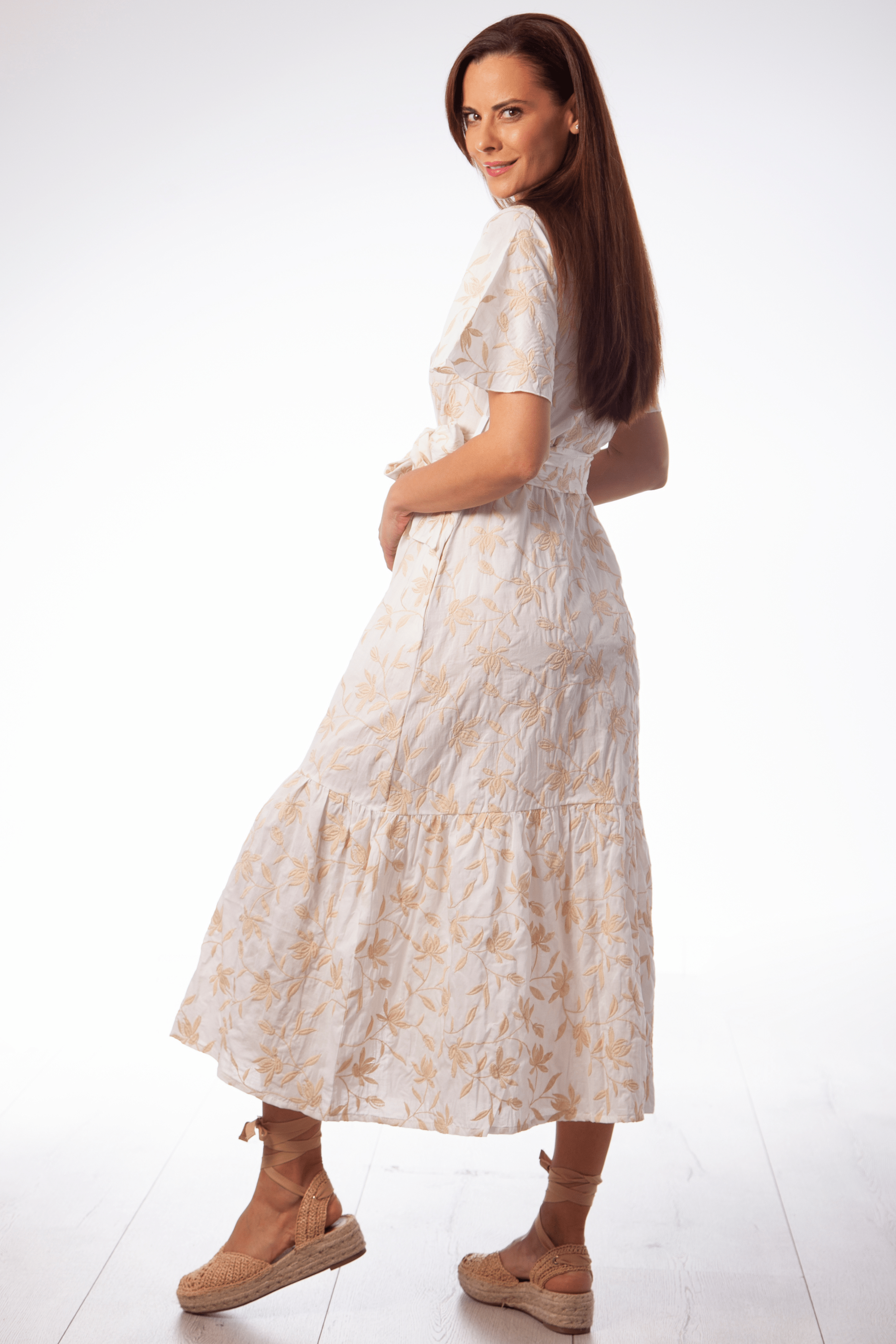 Vestido blanco largo camisero con bordado en contraste Lolitas&L - lolitasyl.com