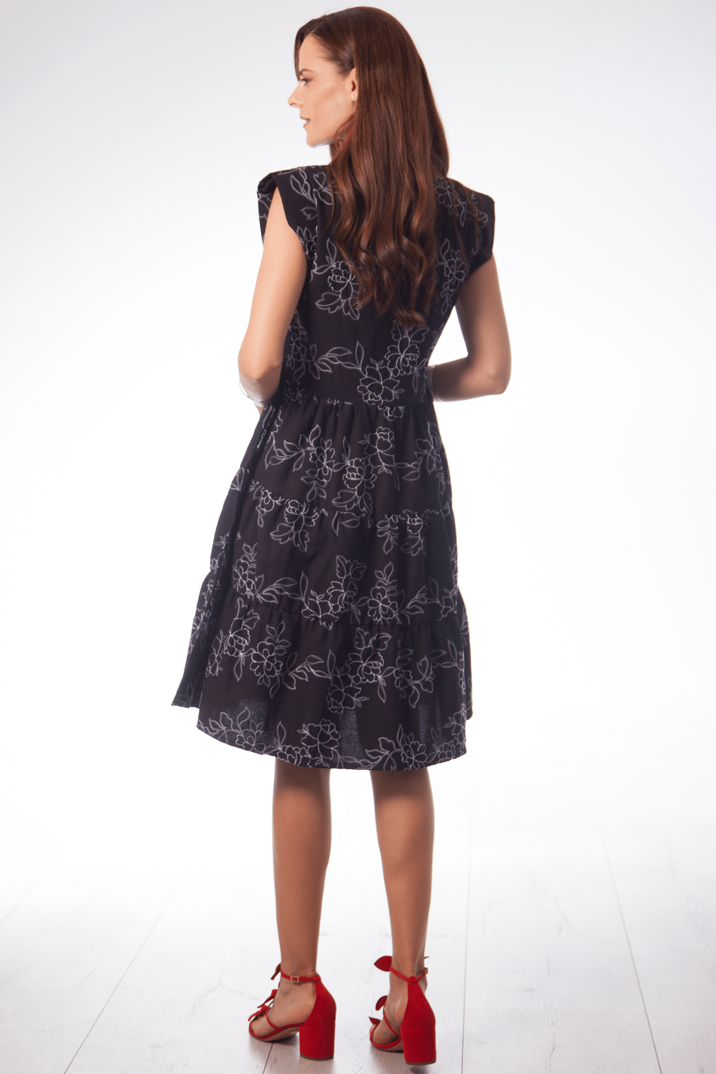 Vestido camisero negro bordado flor en contraste Lolitas&L - lolitasyl.com