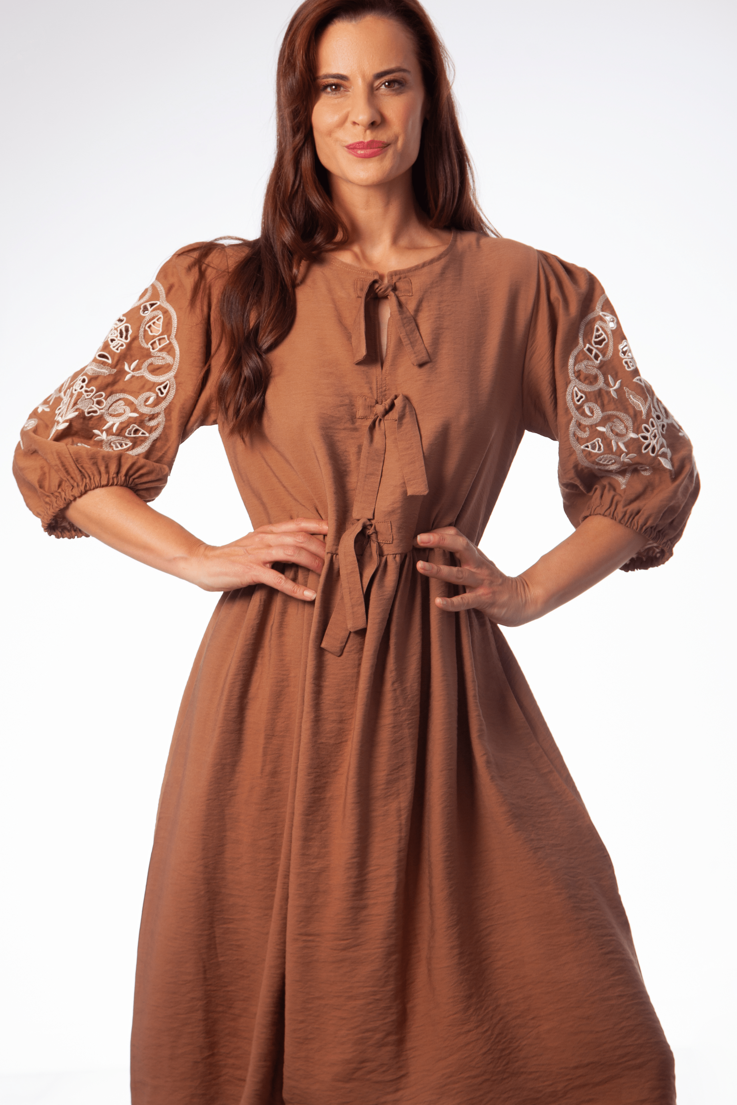 Vestido marron chocolate con bordado mangas Lolitas&L - lolitasyl.com