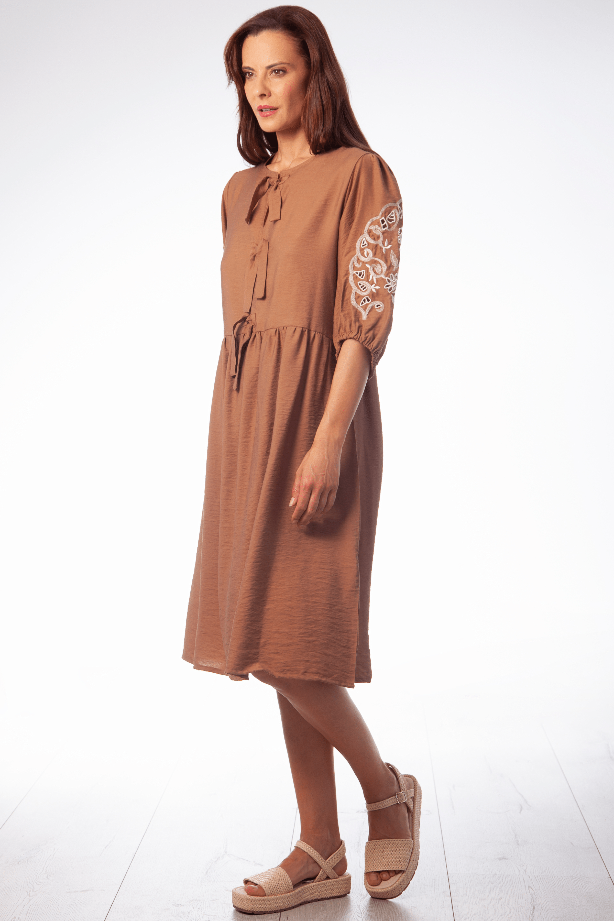 Vestido marron chocolate con bordado mangas Lolitas&L - lolitasyl.com