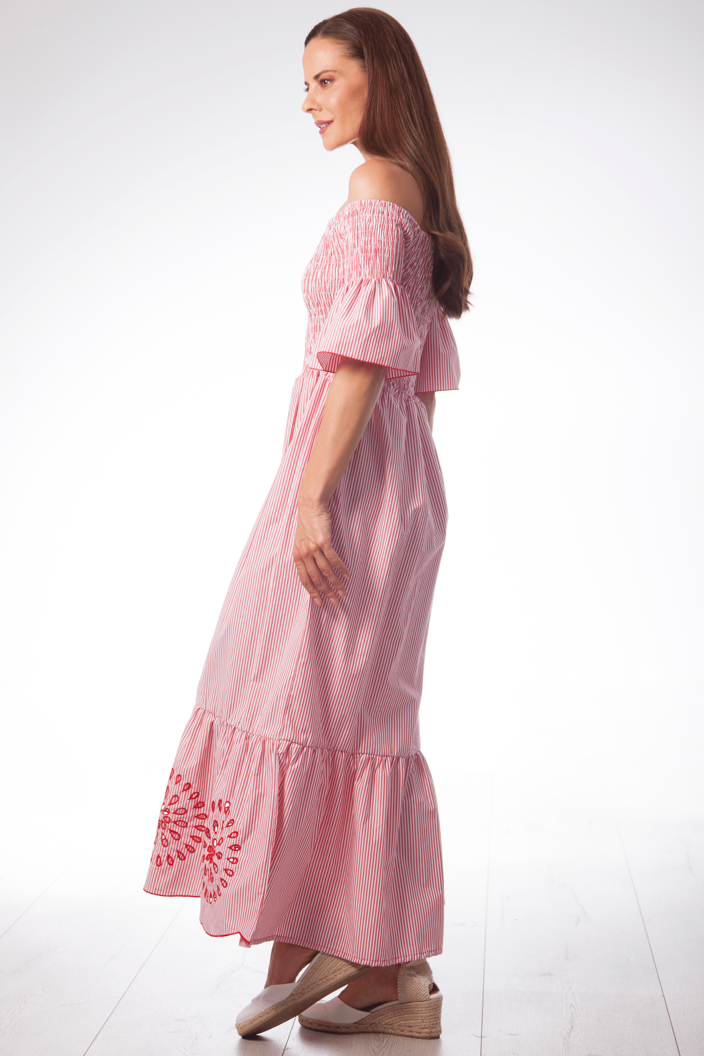 Vestido mil rayas rojo con nido de abeja en pecho Lolitas&L - lolitasyl.com