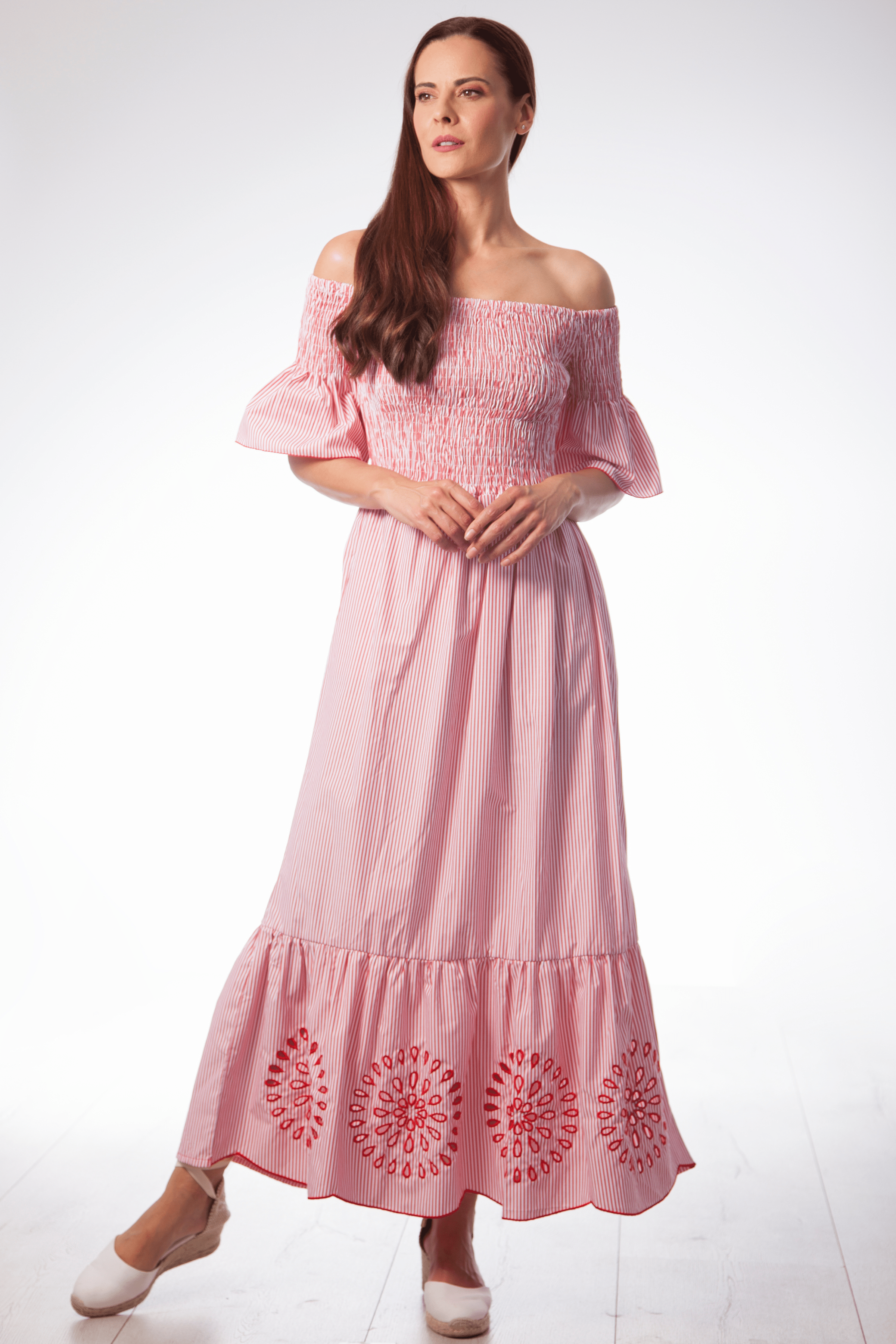 Vestido mil rayas rojo con nido de abeja en pecho Lolitas&L - lolitasyl.com