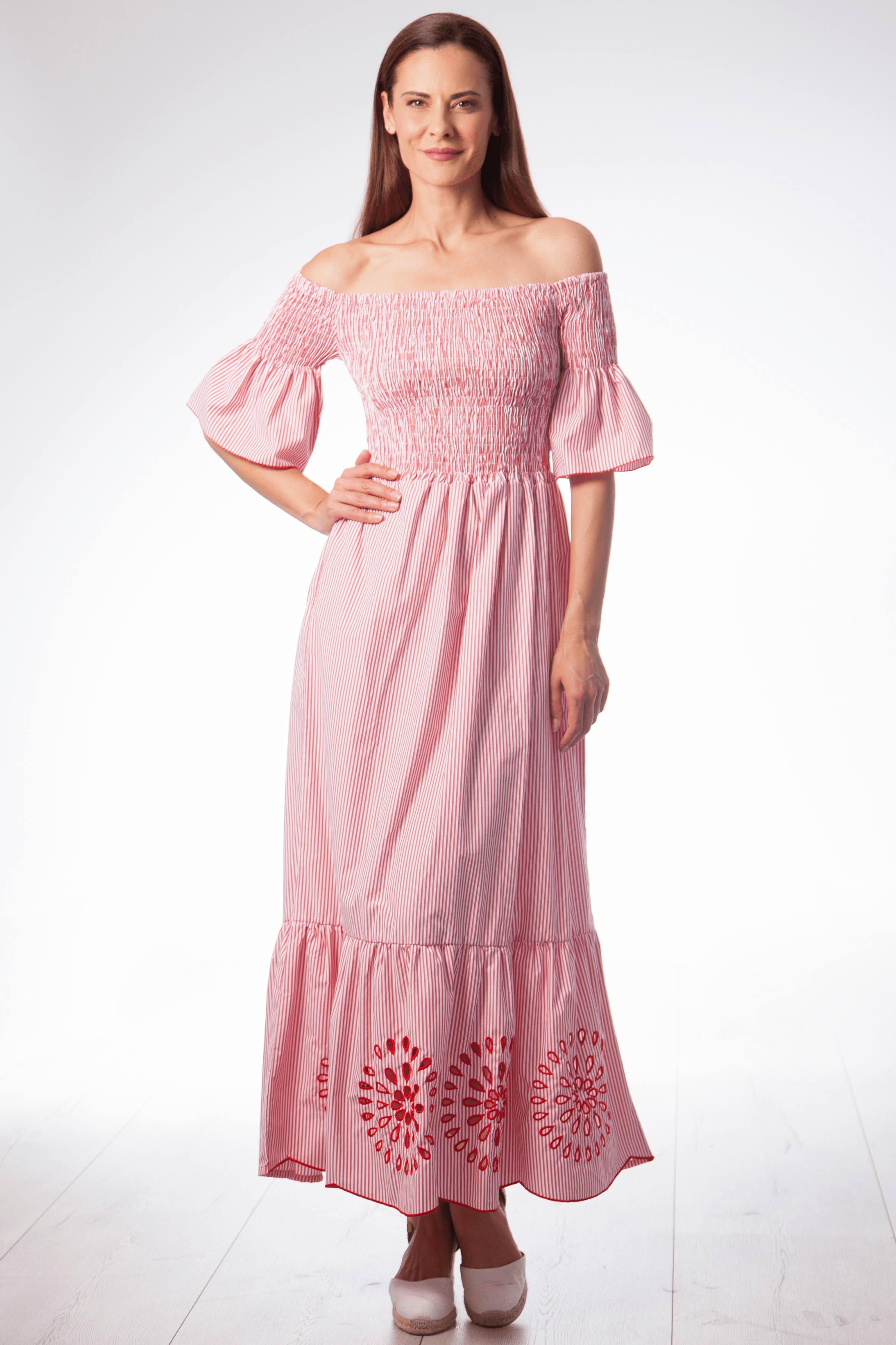 Vestido mil rayas rojo con nido de abeja en pecho Lolitas&L - lolitasyl.com