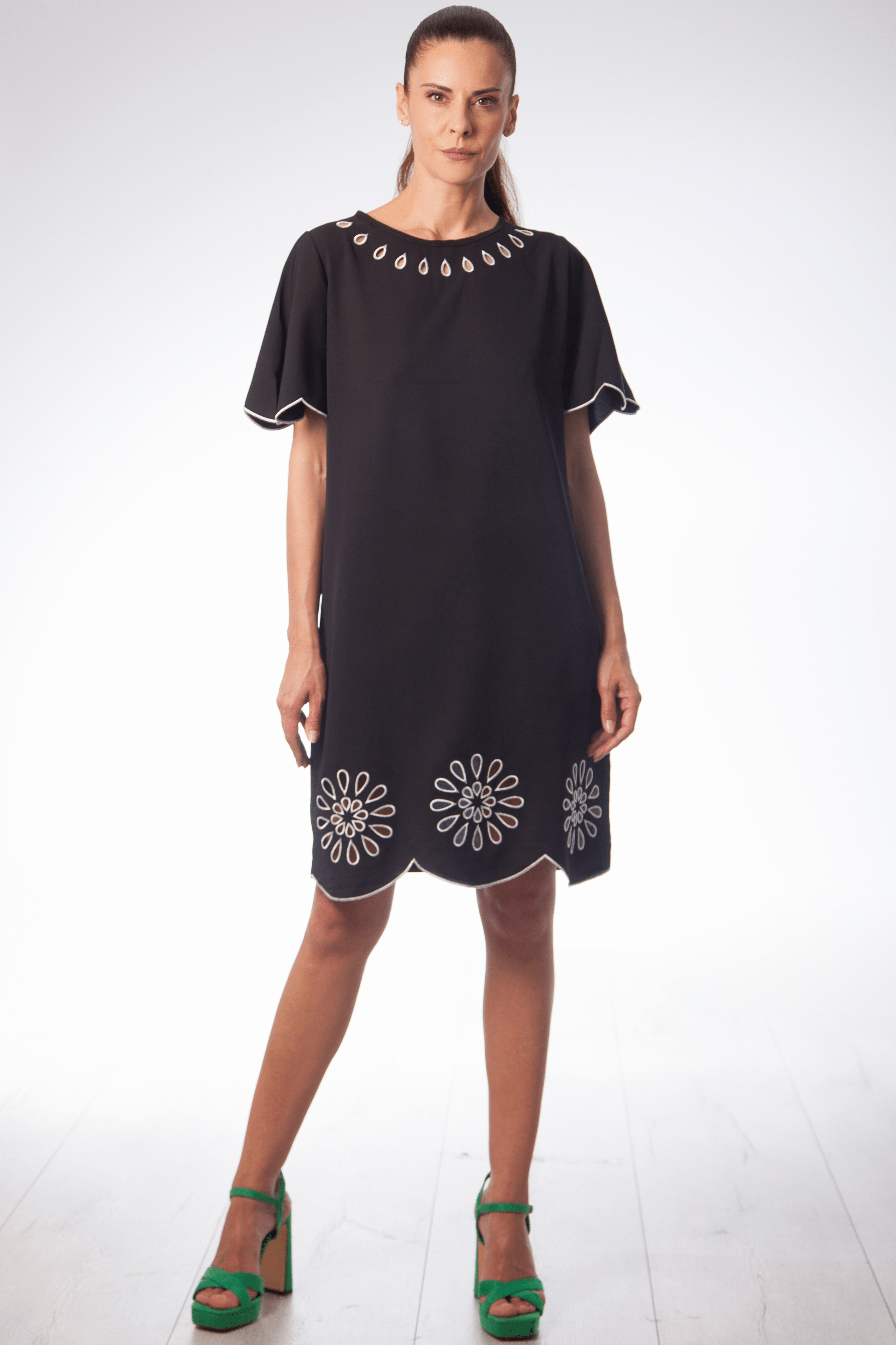 Vestido negro con bordado calado en contraste Lolitas&L - lolitasyl.com