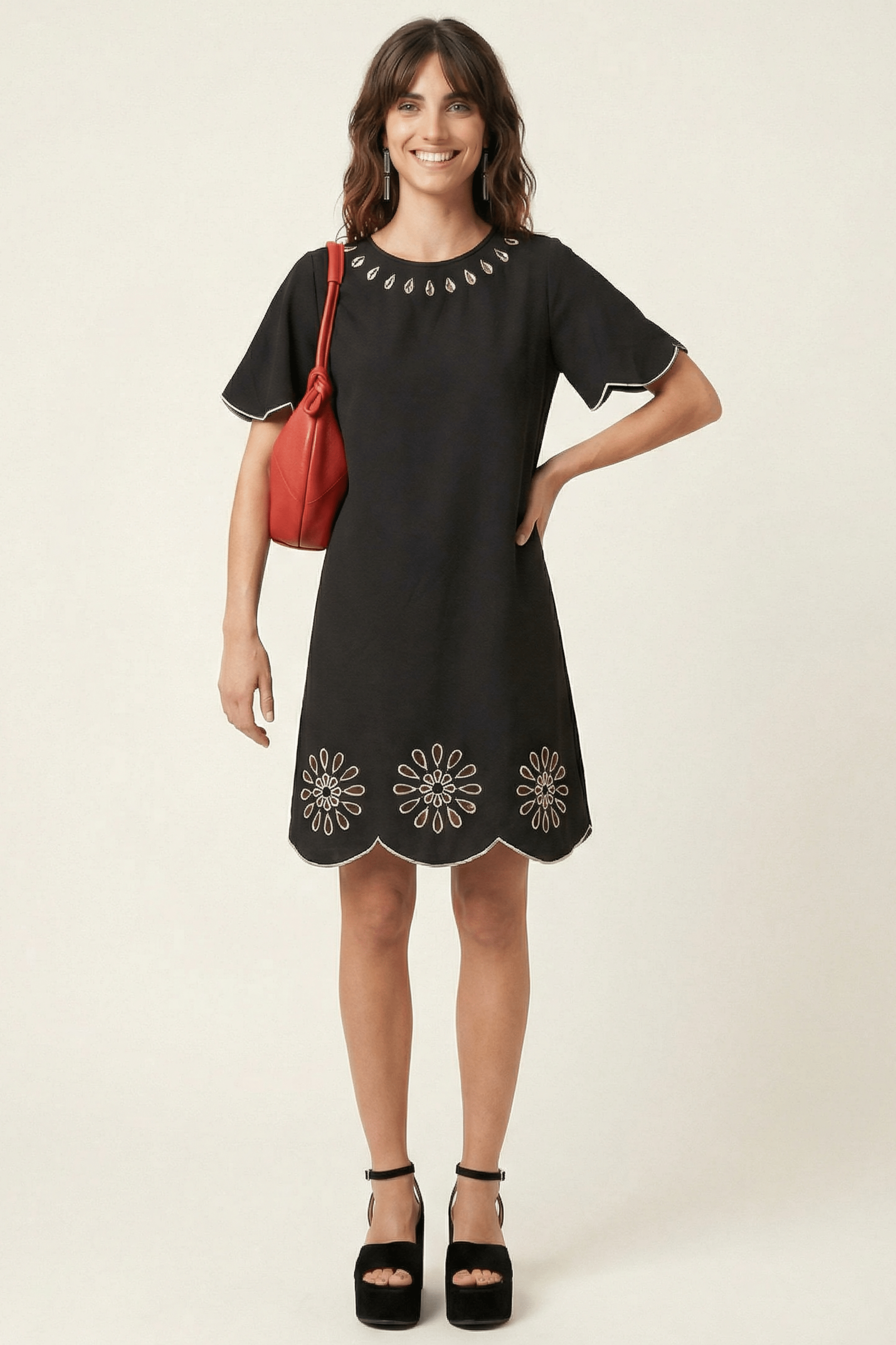 Vestido negro con bordado calado en contraste Lolitas&L - lolitasyl.com