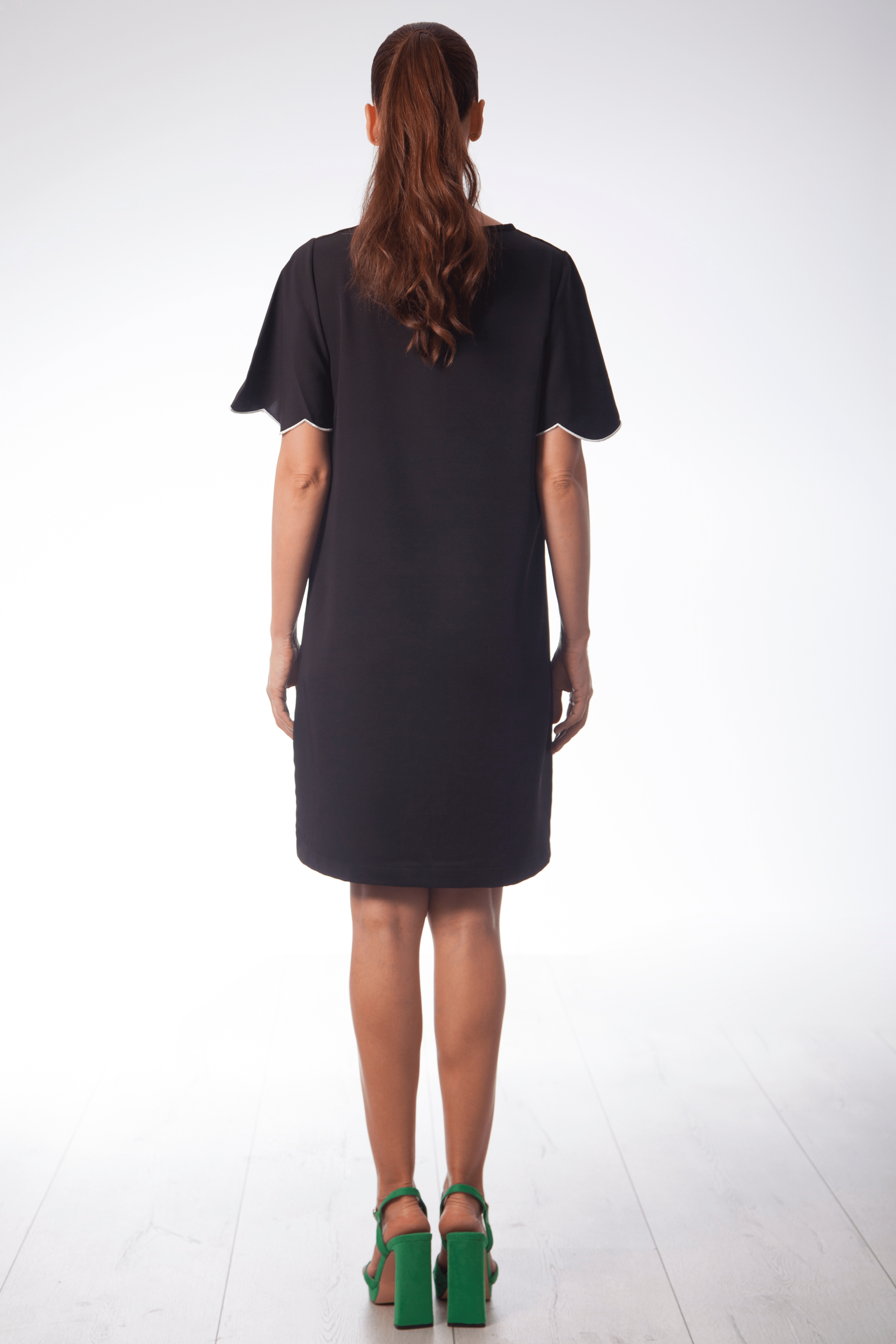 Vestido negro con bordado calado en contraste Lolitas&L - lolitasyl.com