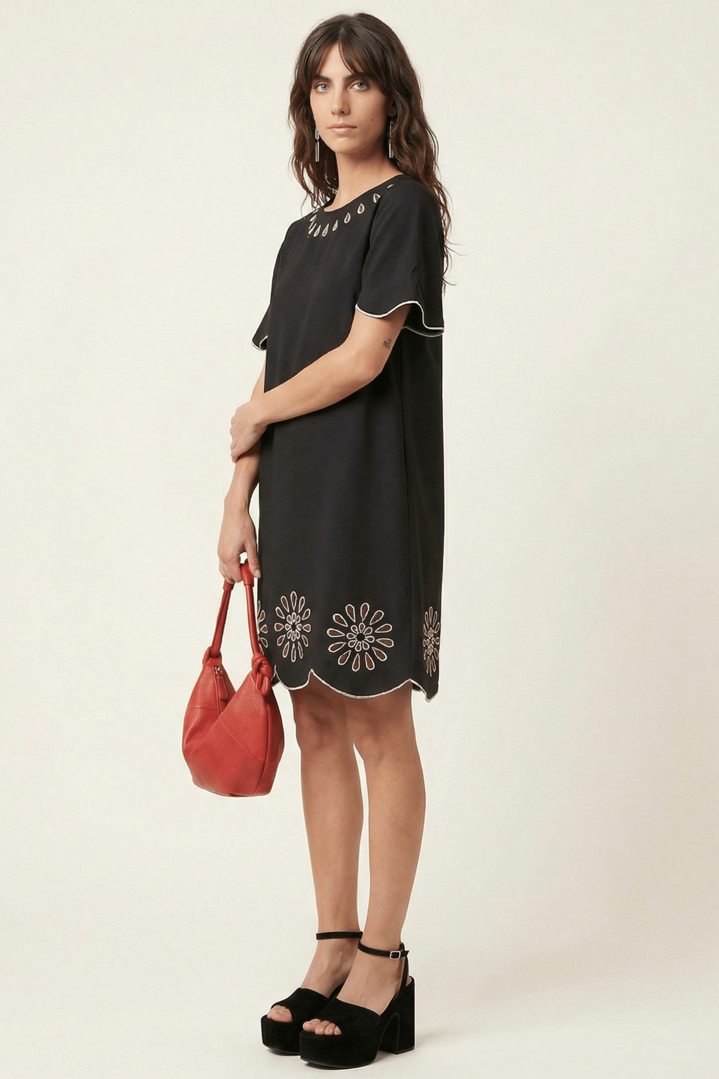 Vestido negro con bordado calado en contraste Lolitas&L - lolitasyl.com