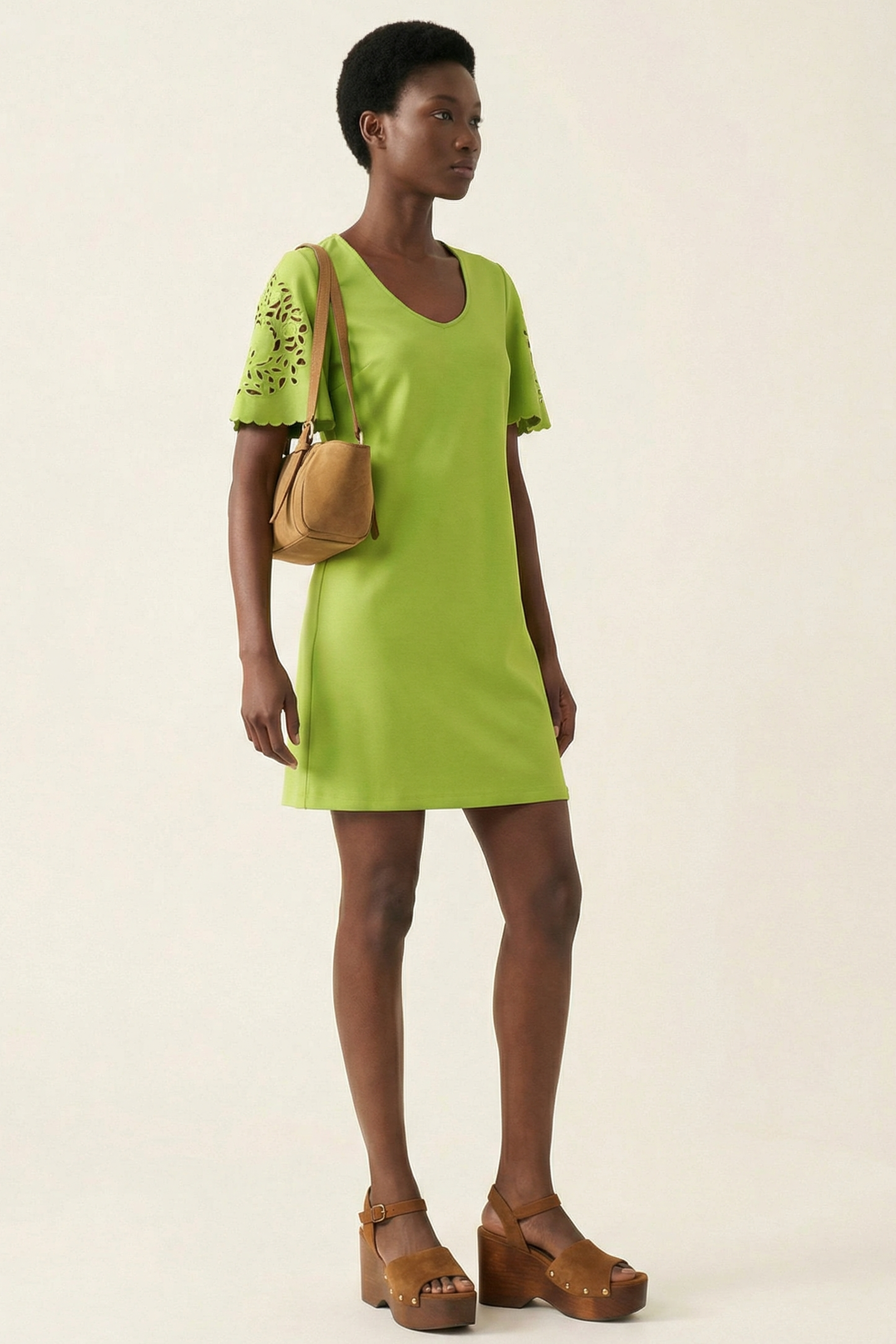 Vestido Verde corto con bordado en manga al codo LolitasyL