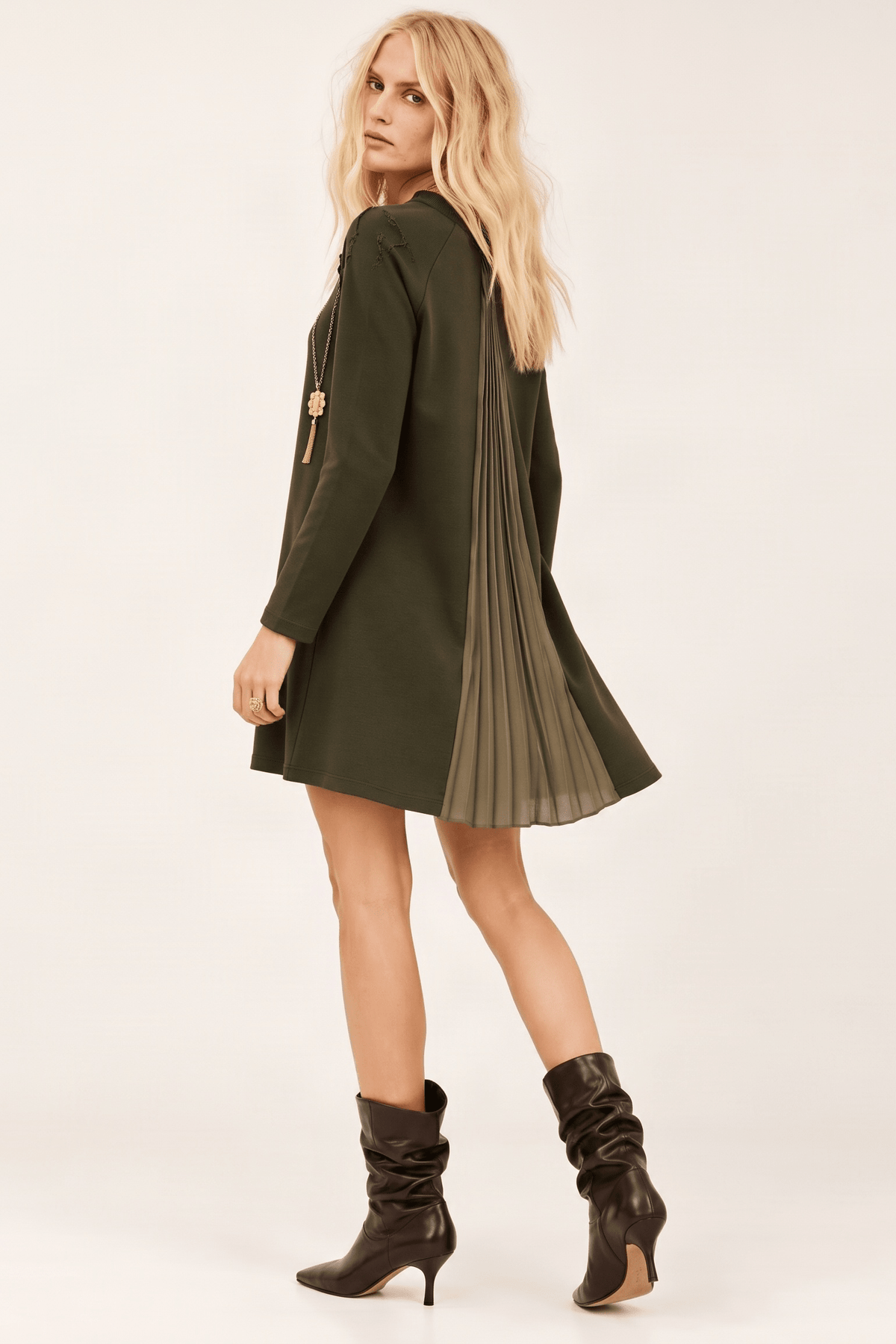 Vestido Verde Militar Estilo Qipao con Espalda de Satén Plisado – Lolitas&L - lolitasyl.com