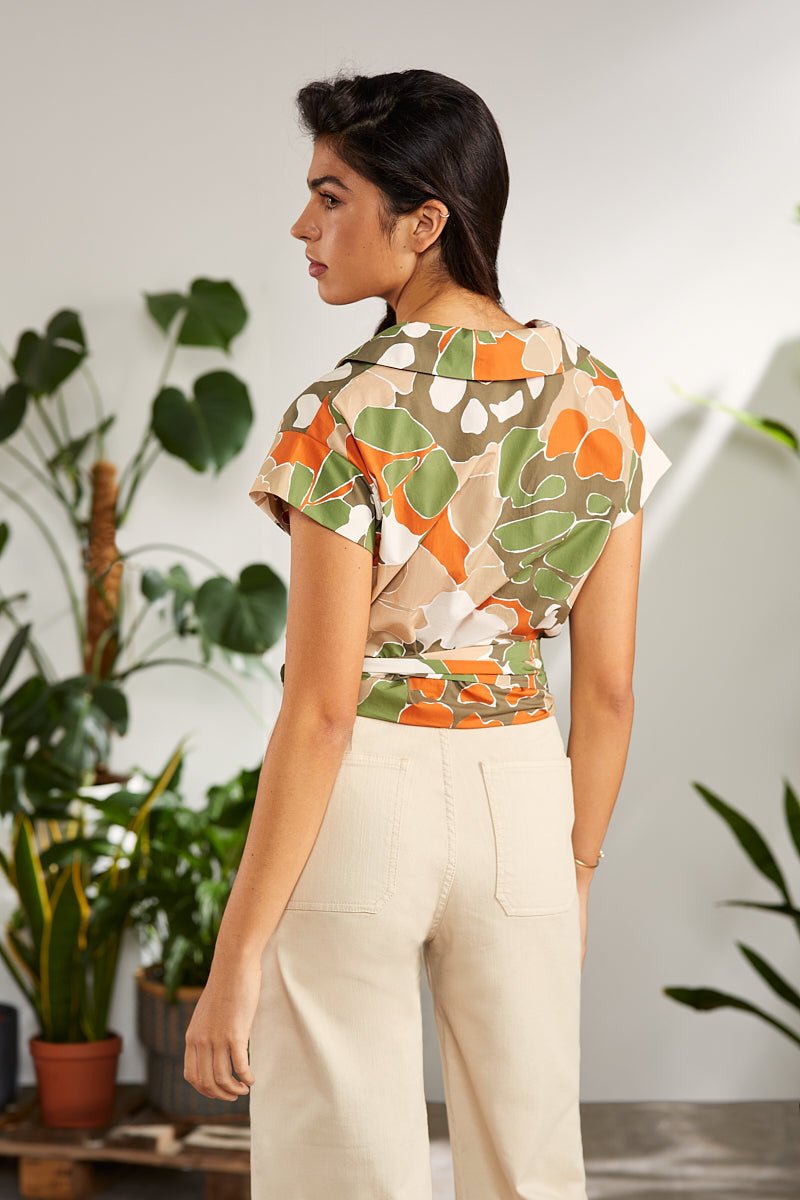 Camisa cruzada estampada mimetica con cintaron - lolitasyl.com