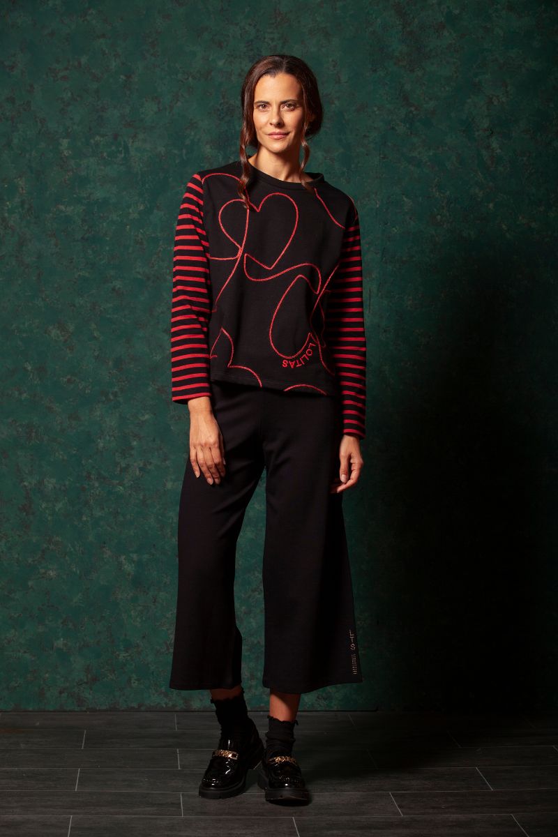 Camiseta bicolor negra granate con bordado corazon LolitasyL - lolitasyl.com