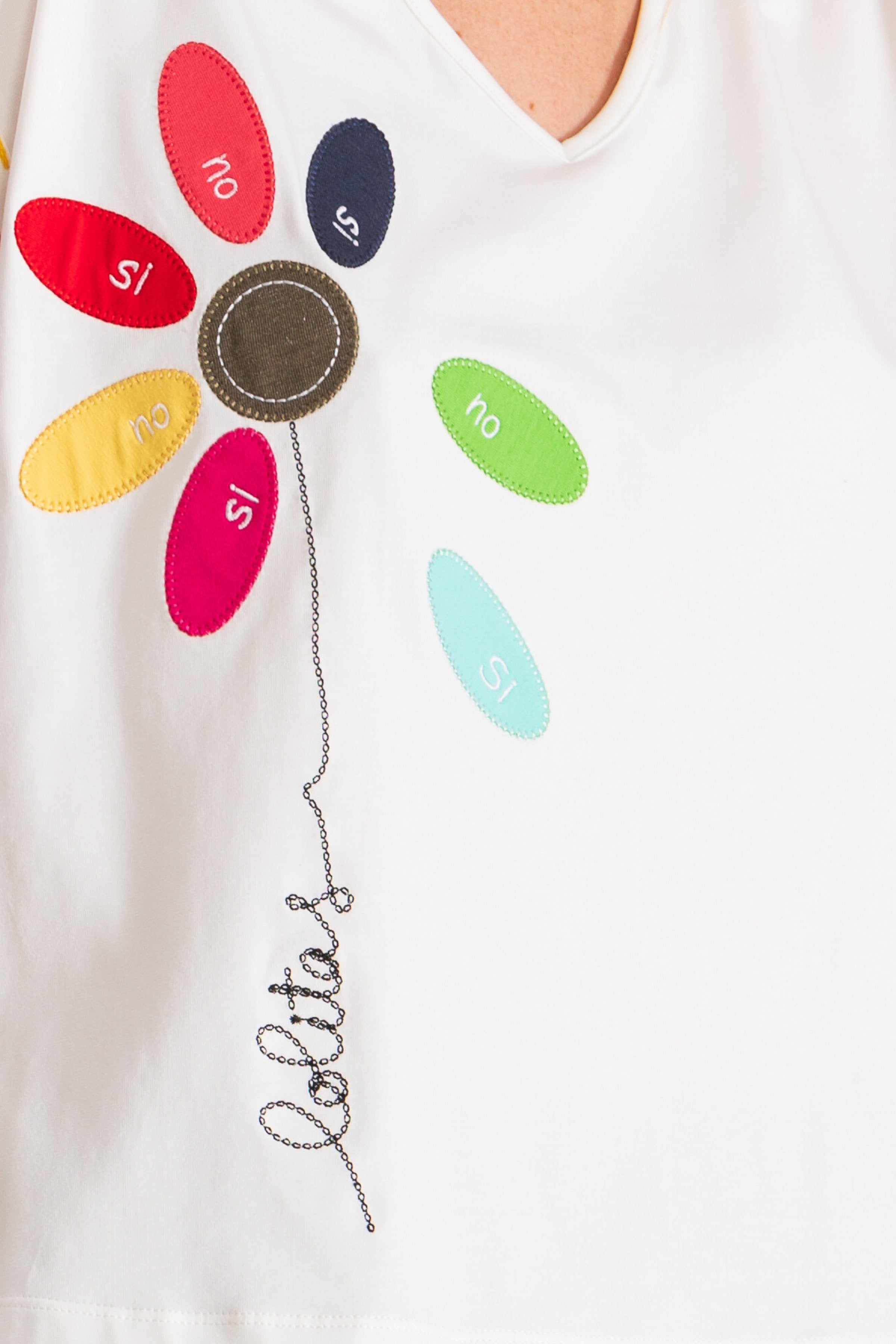 Camiseta blanca bordado flor multicolor si no LolitasyL - lolitasyl.com