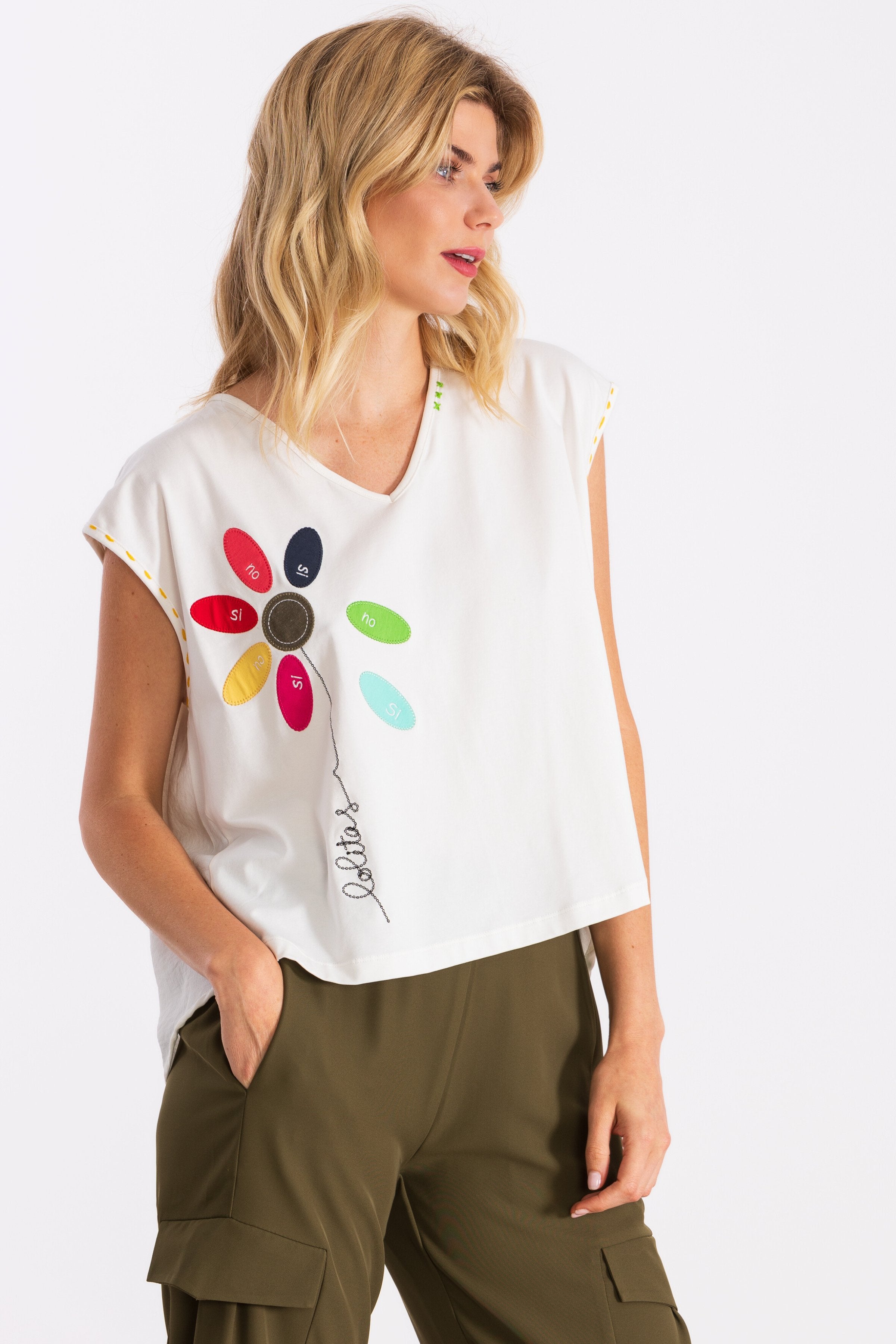 Camiseta blanca bordado flor multicolor si no LolitasyL - lolitasyl.com