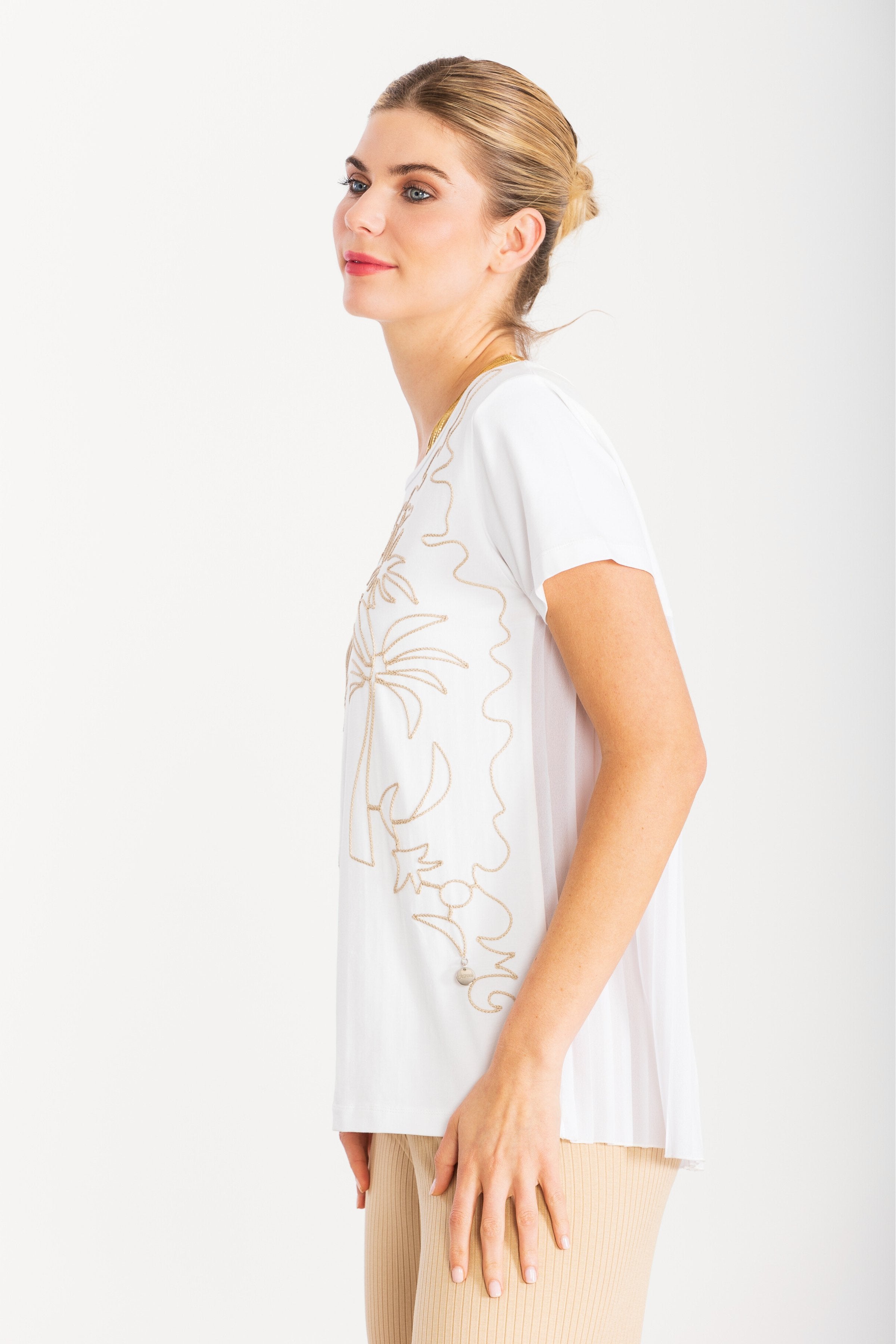 Camiseta blanca bordado oasis beige LolitasyL - lolitasyl.com