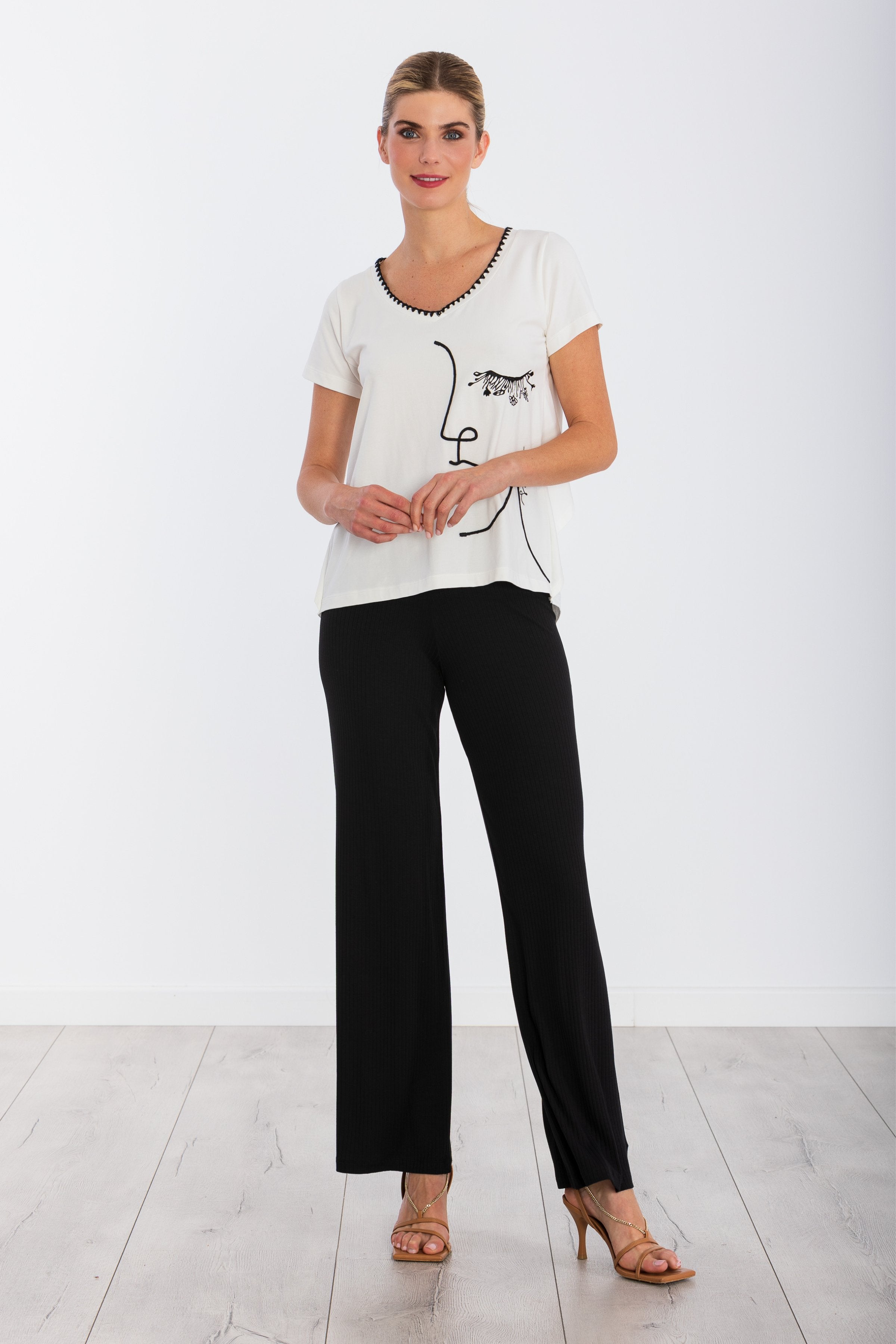 Camiseta blanca bordado silueta con pliegue LolitasyL - lolitasyl.com