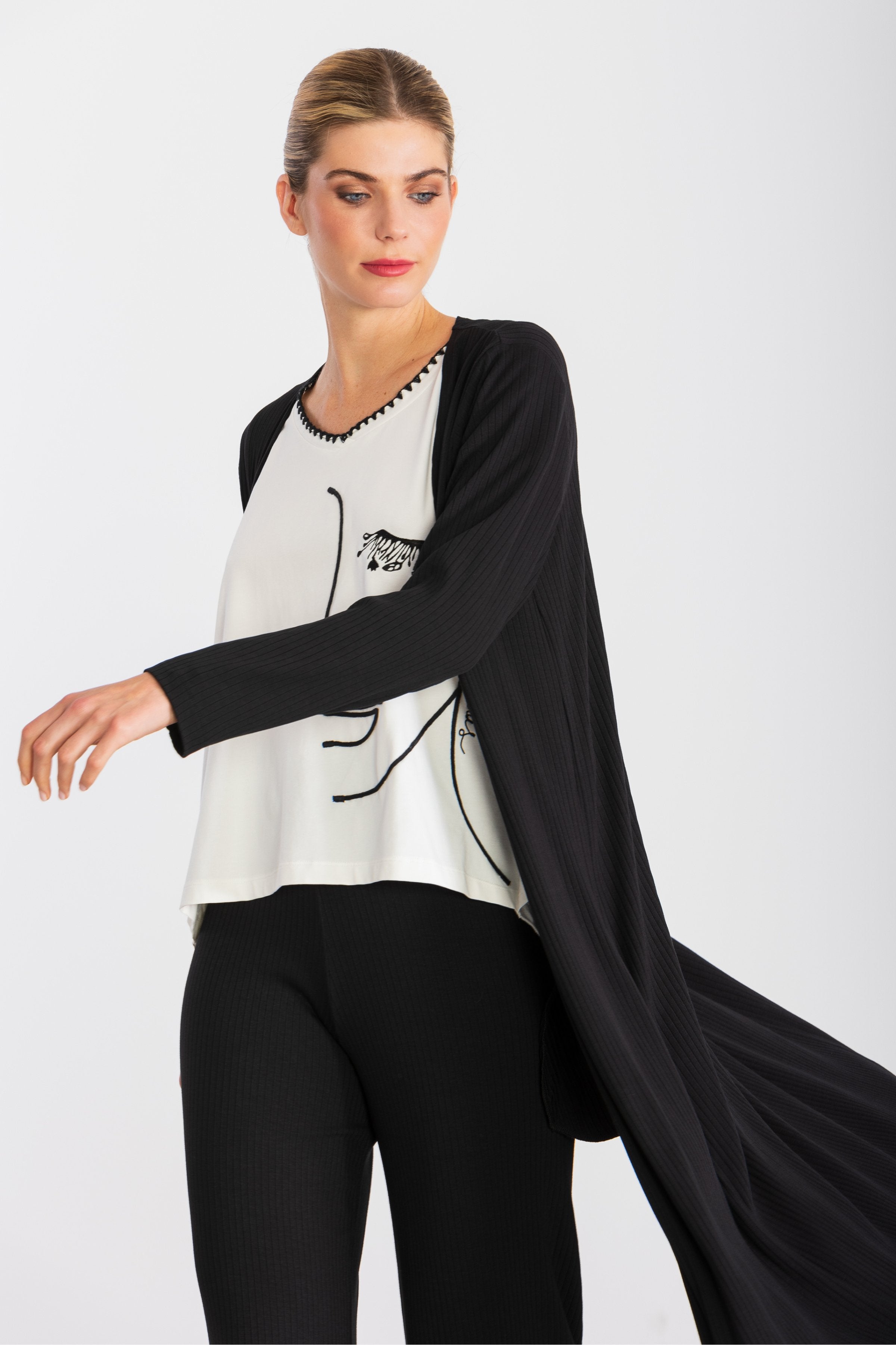 Camiseta blanca bordado silueta con pliegue LolitasyL - lolitasyl.com