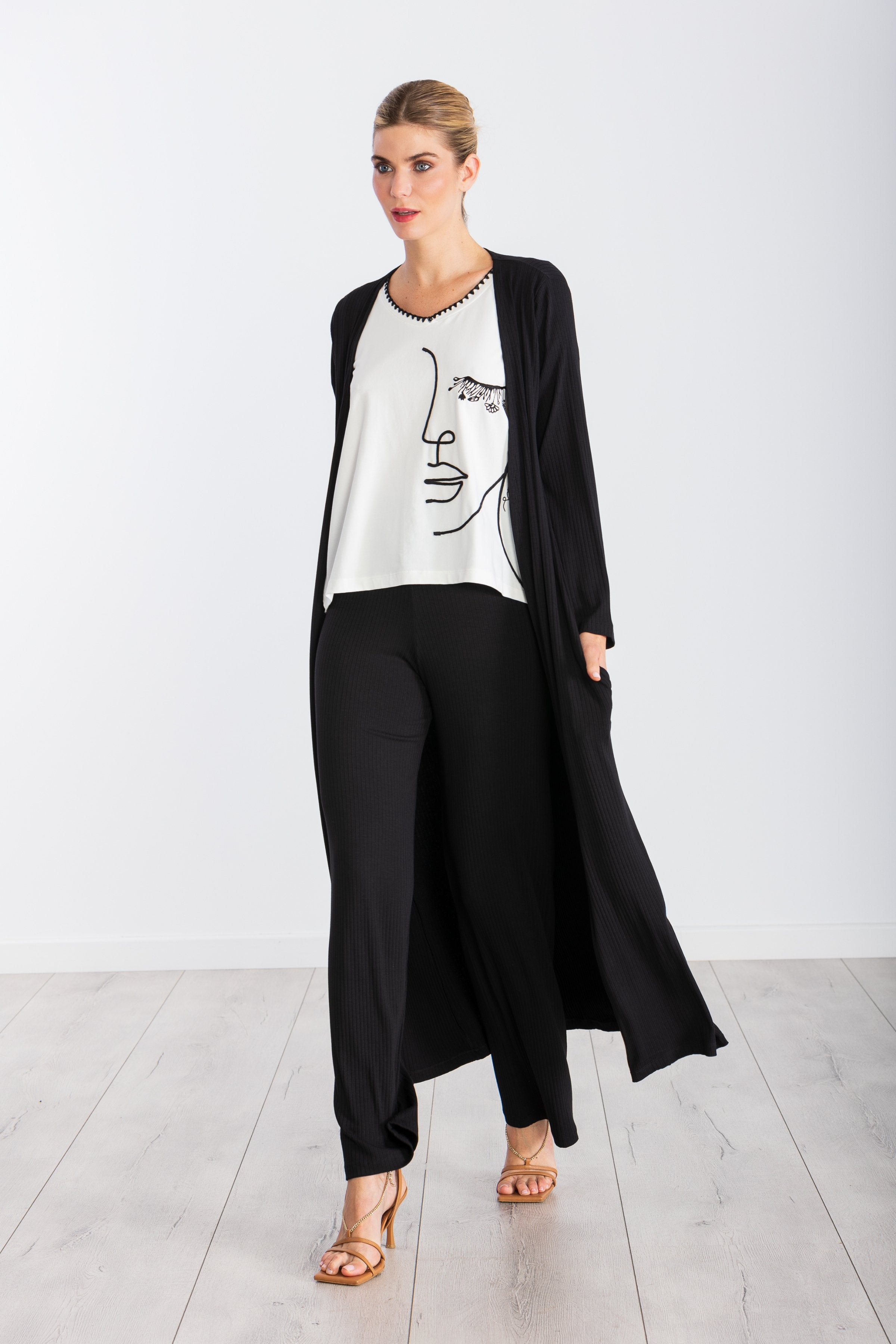 Camiseta blanca bordado silueta con pliegue LolitasyL - lolitasyl.com