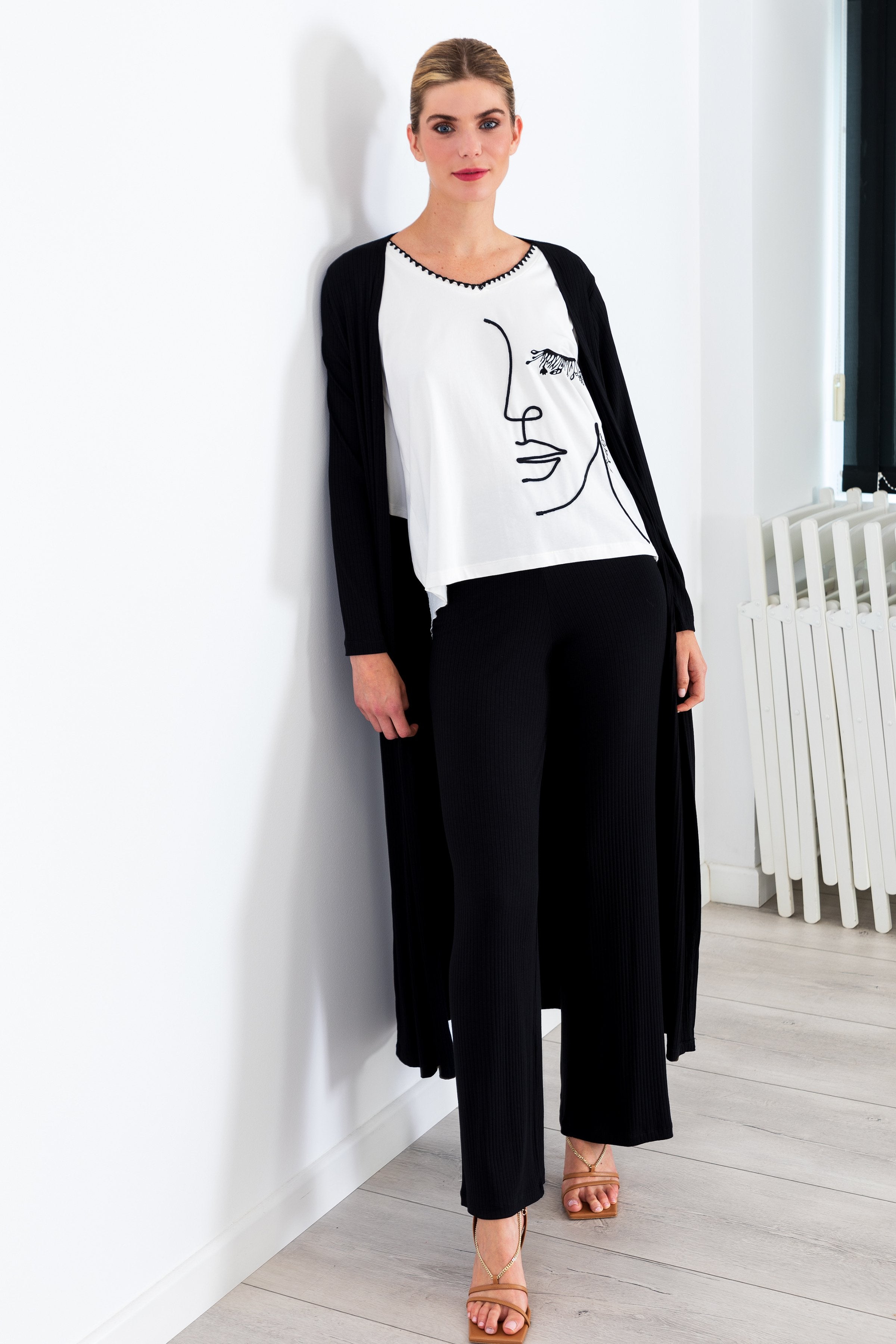 Camiseta blanca bordado silueta con pliegue LolitasyL - lolitasyl.com