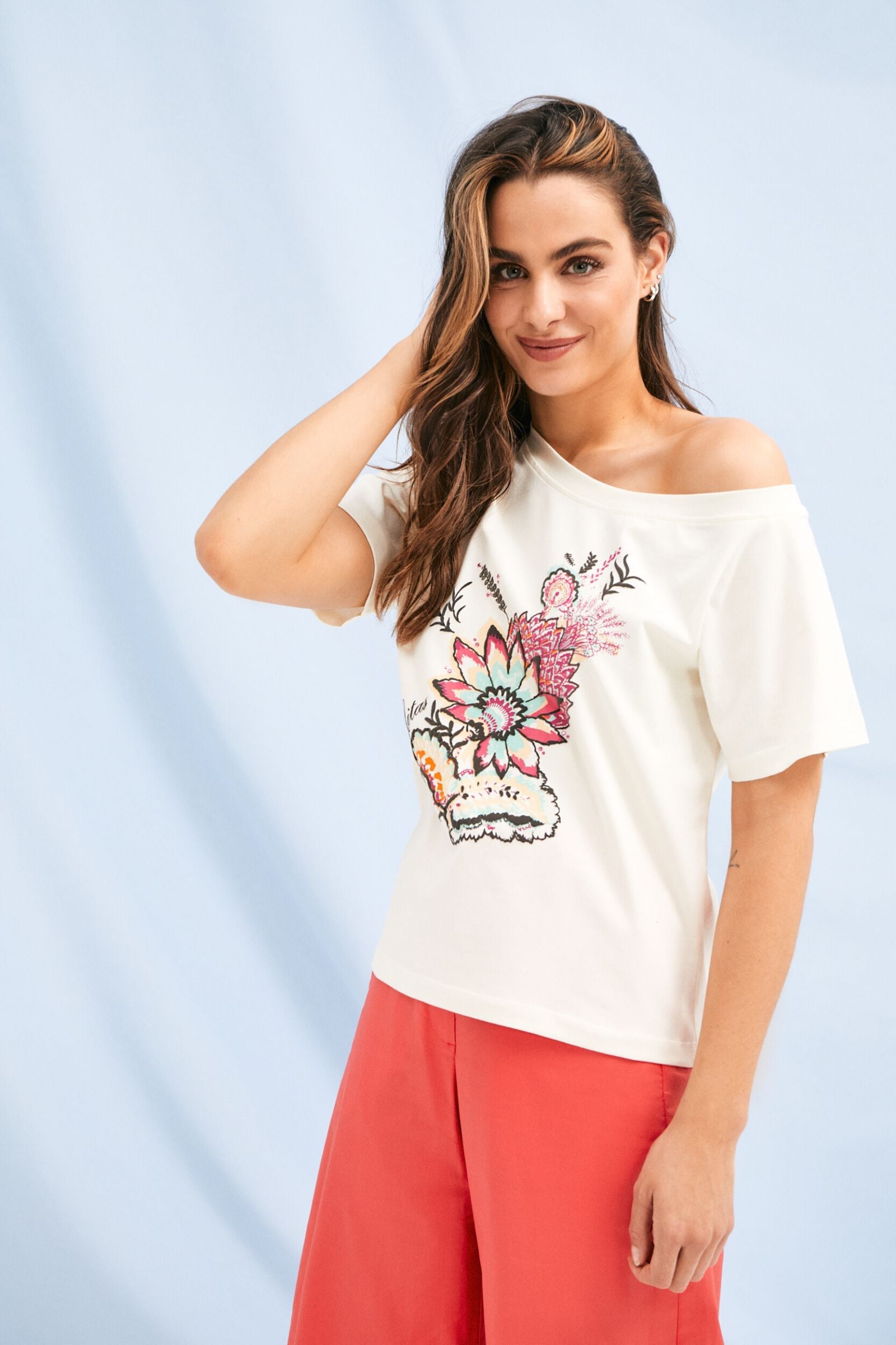 Camiseta blanca estampado flores escote barco Lolitas&L - lolitasyl.com