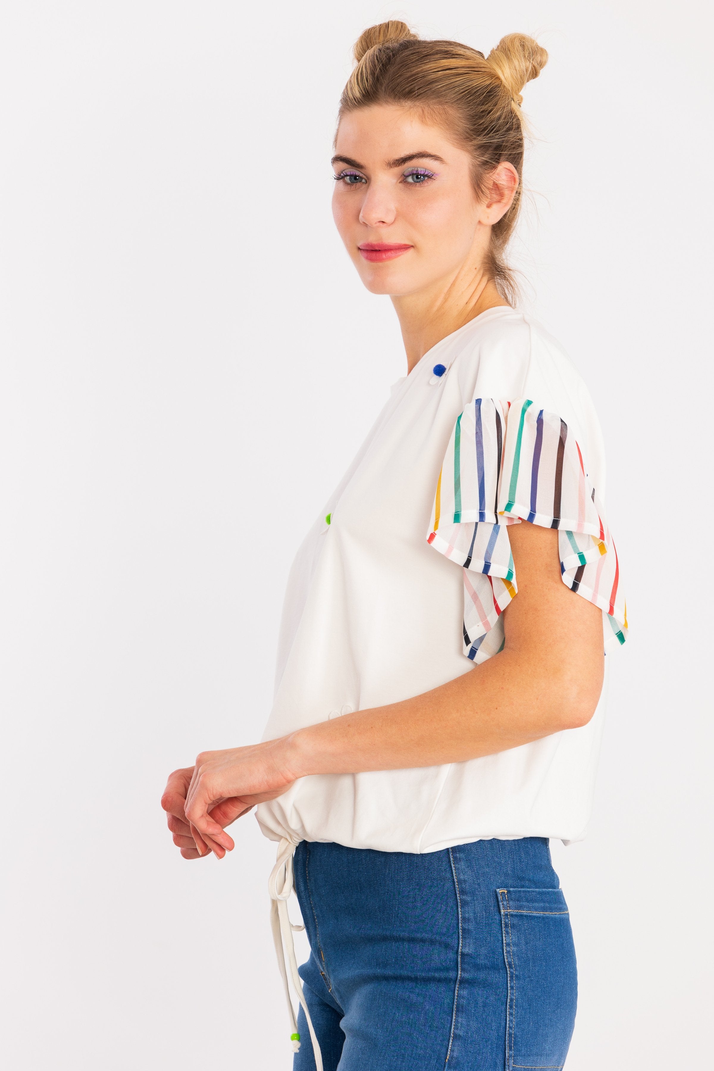 Camiseta blanca margaritas bordadas y raya multicolor LolitasyL - lolitasyl.com