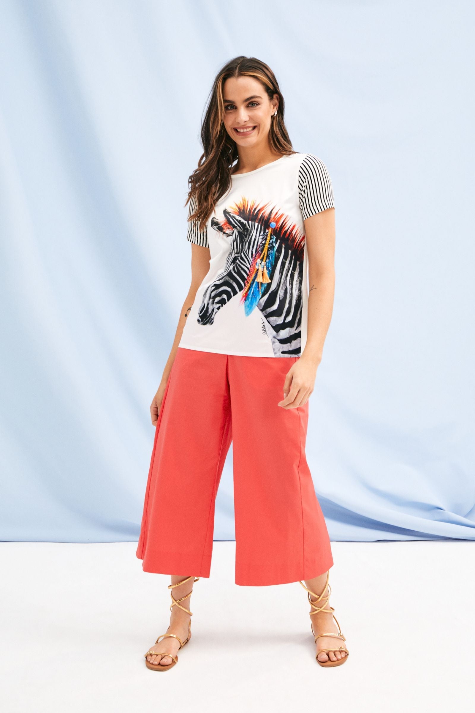 Camiseta blanca motivo cebra con mangas de rayas Lolitas&L - lolitasyl.com