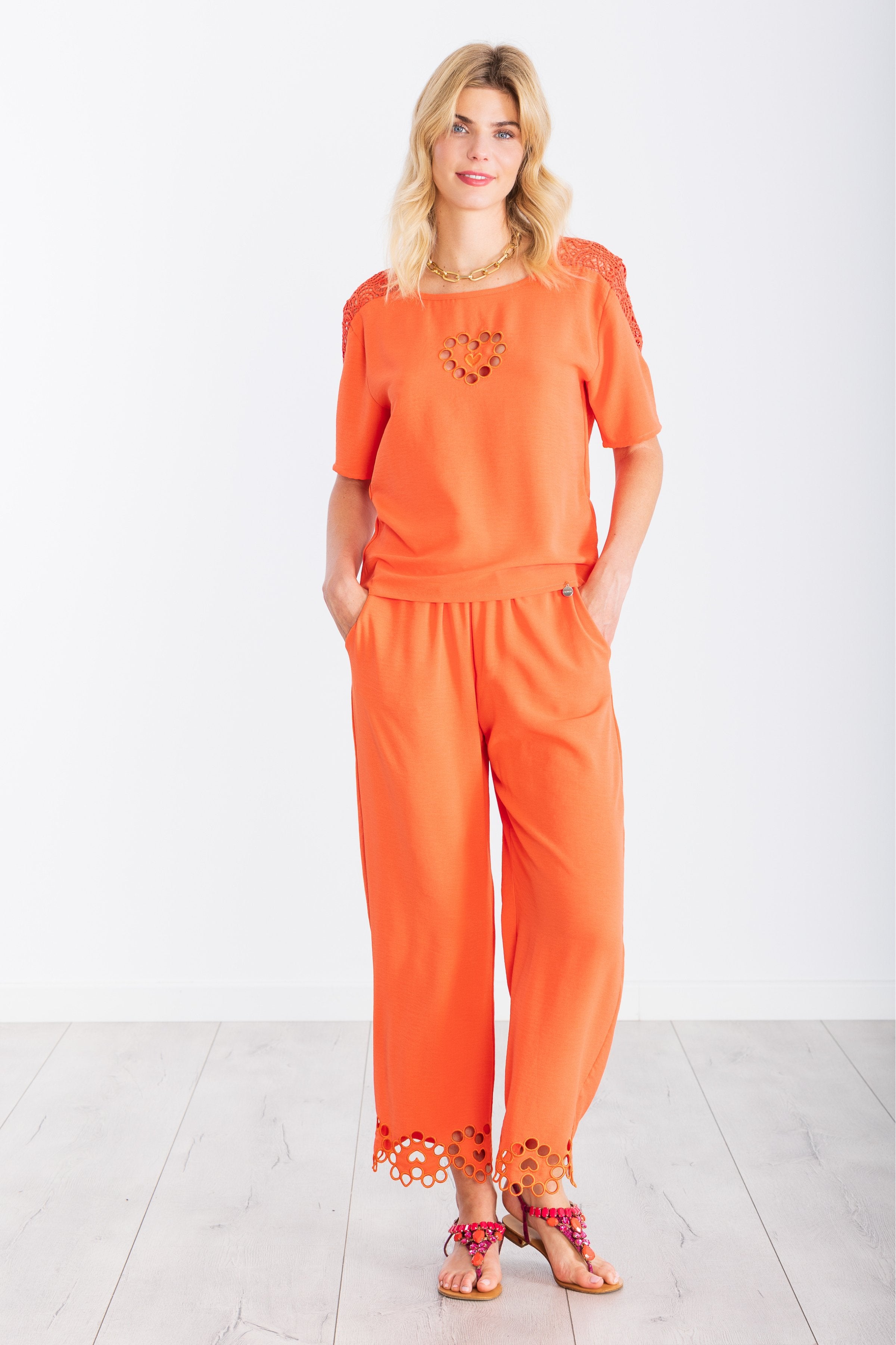 Camiseta coral corazon bordado con grogre contraste negro LolitasyL - lolitasyl.com