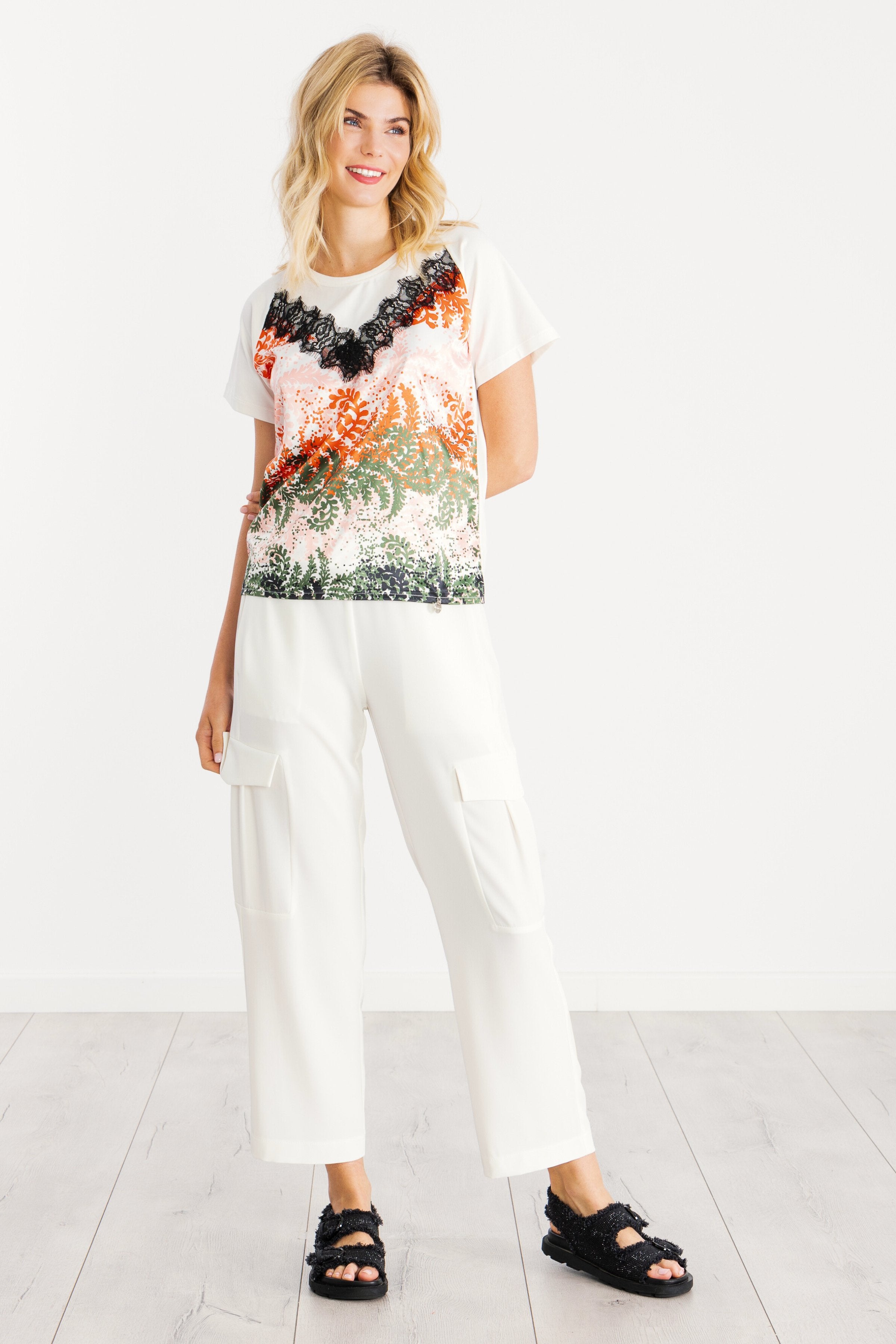 Camiseta estampado Leaves con puntilla en escote LolitasyL - lolitasyl.com