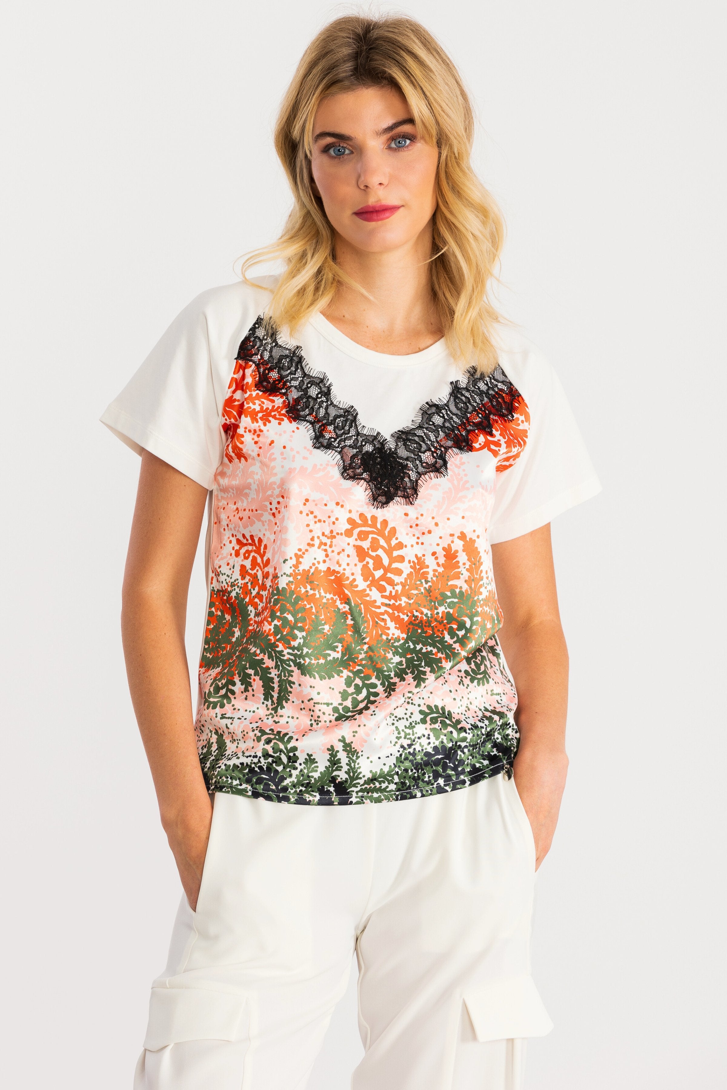 Camiseta estampado Leaves con puntilla en escote LolitasyL - lolitasyl.com