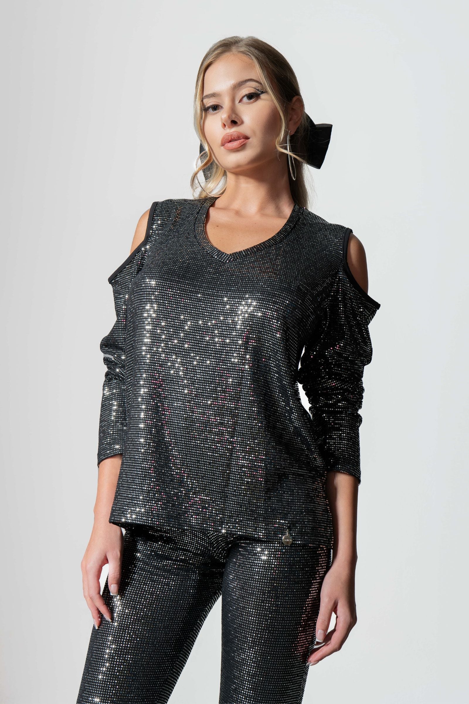 Camiseta gris estampado brillo hombro descubierto LolitasyL - lolitasyl.com