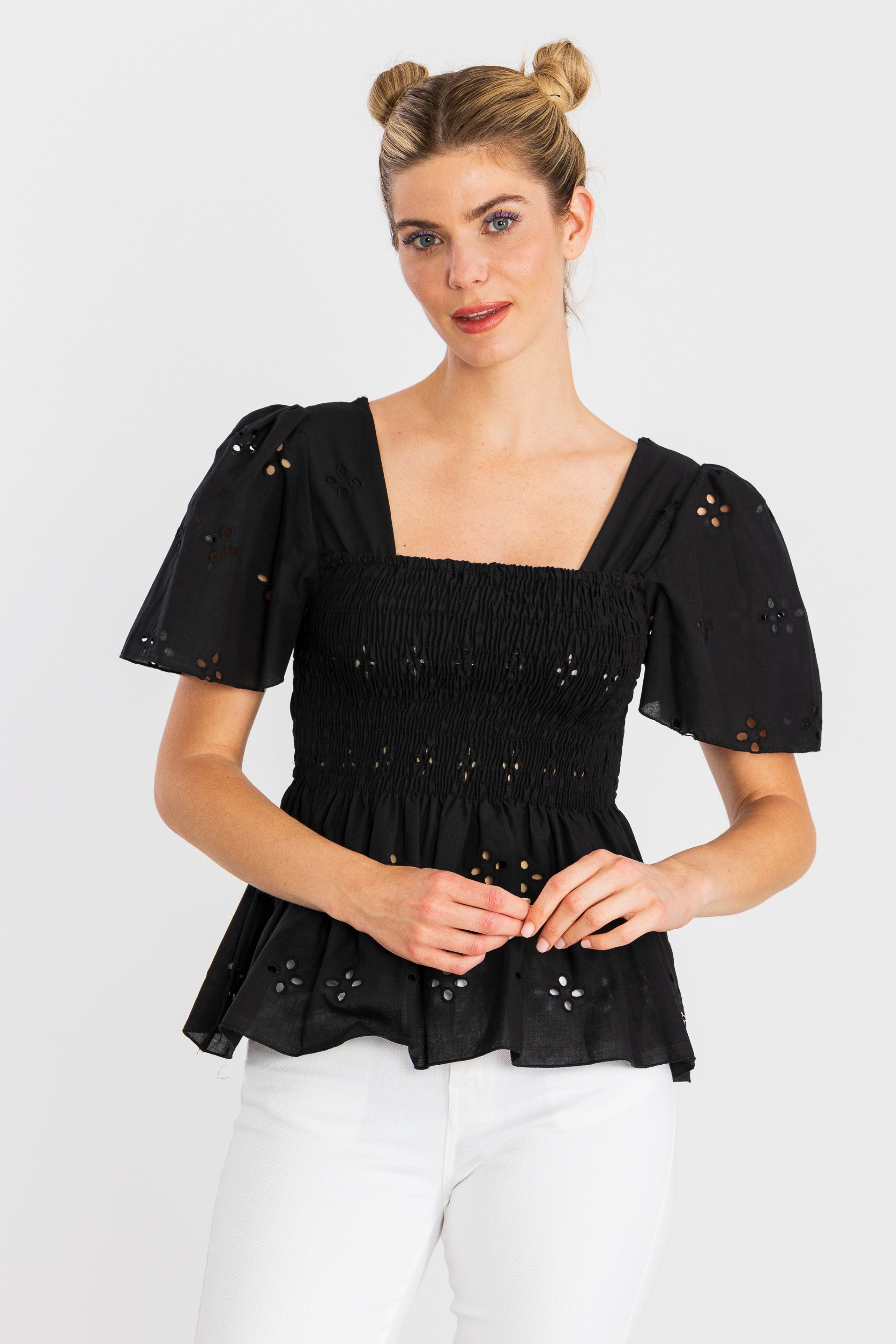 Camiseta negra bordado ingles engomada LolitasyL - lolitasyl.com