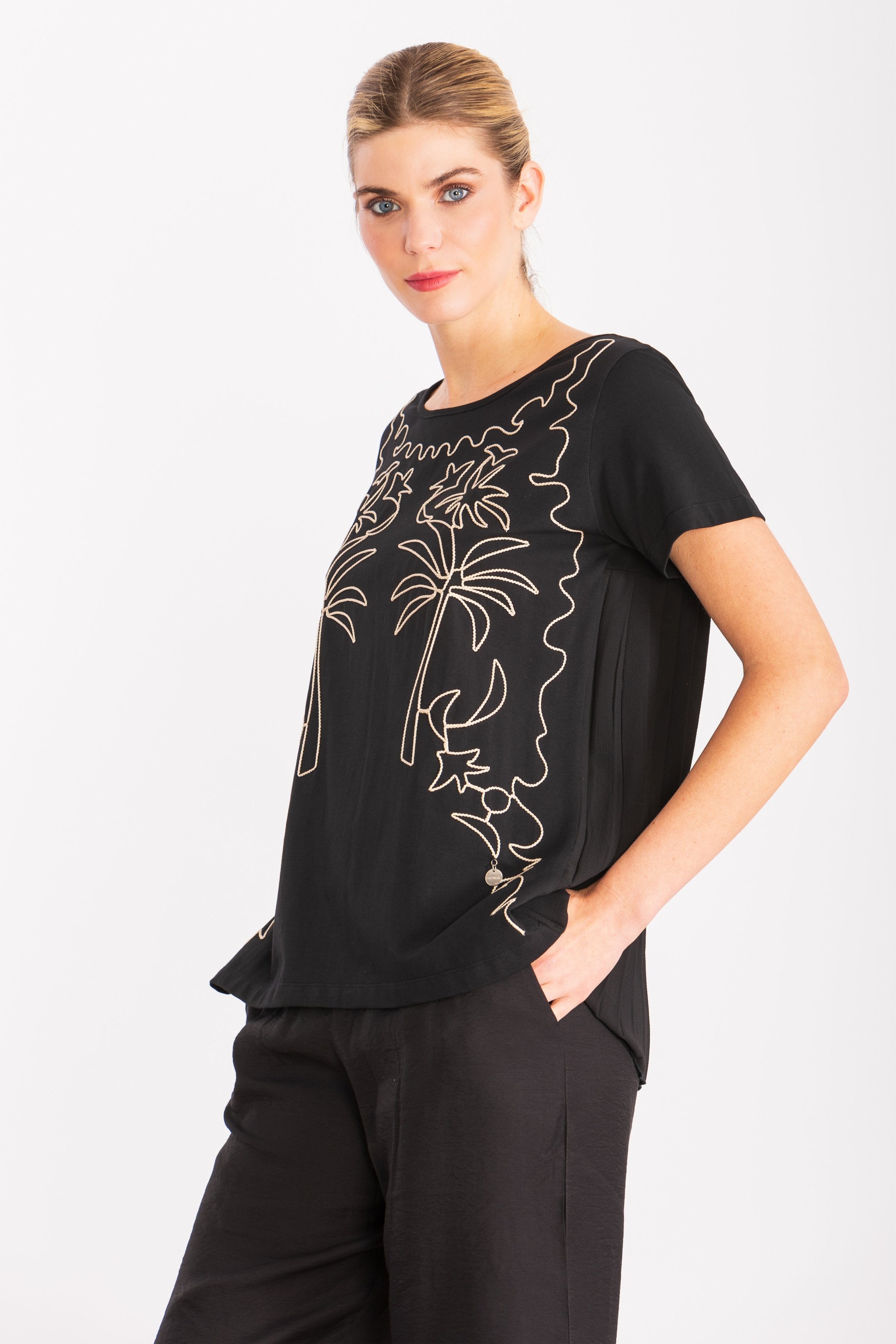 Camiseta negra bordado oasis beige LolitasyL - lolitasyl.com