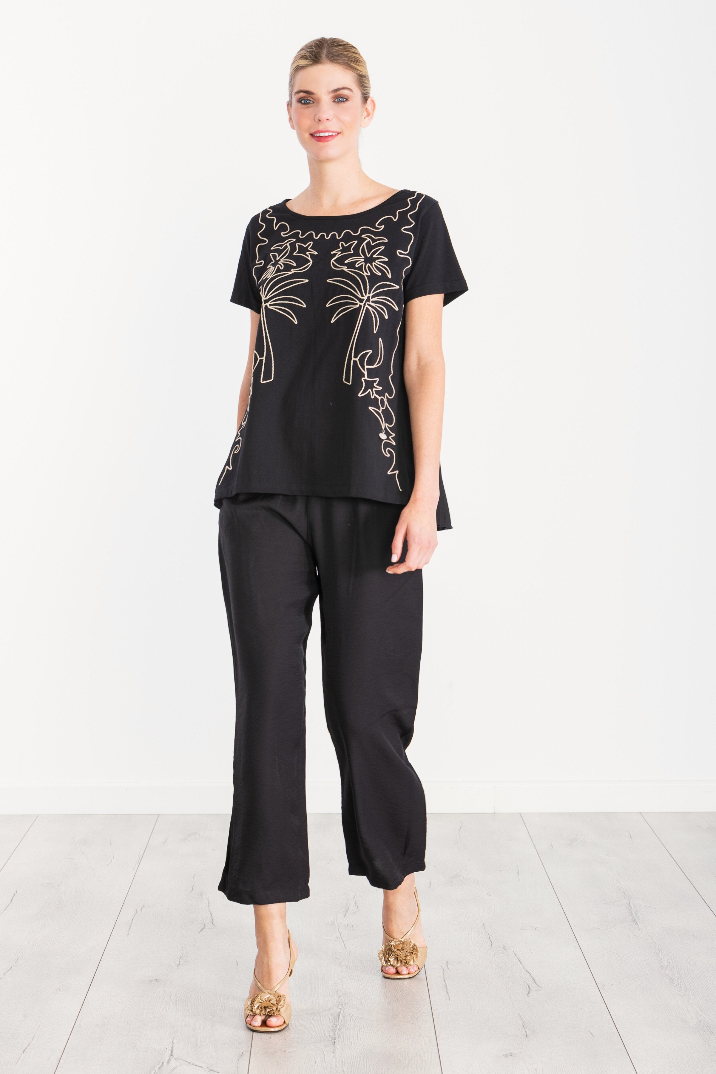 Camiseta negra bordado oasis beige LolitasyL - lolitasyl.com