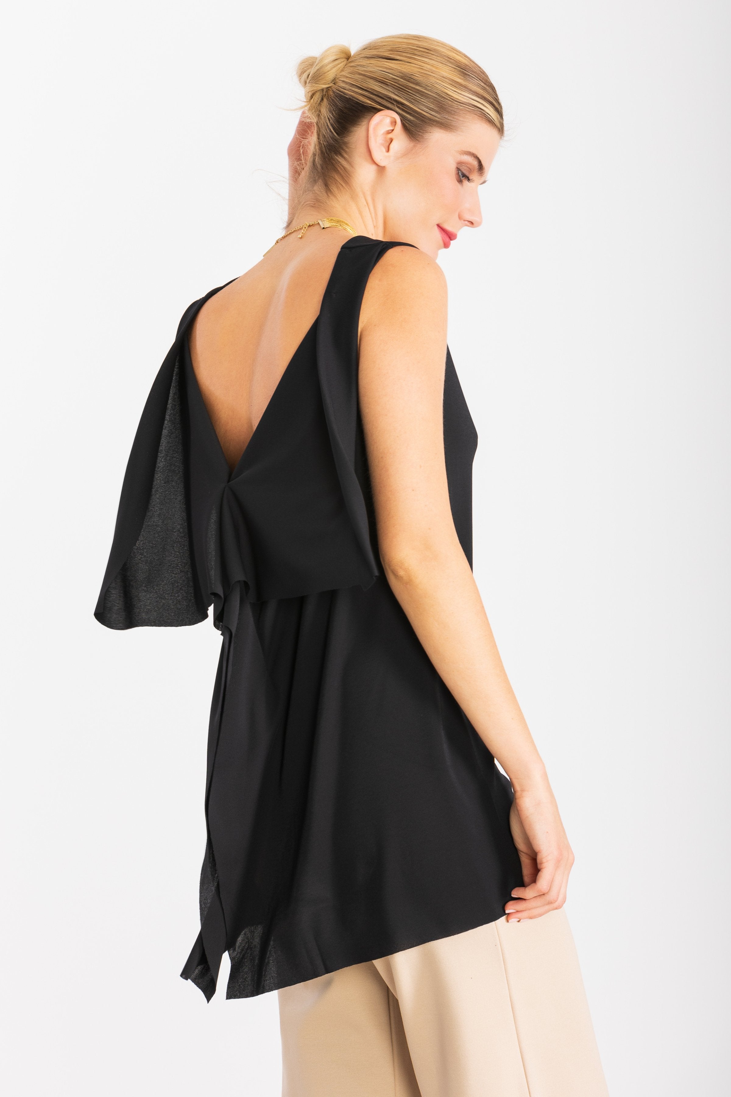 Camiseta negra tirantes con chorrear en el delantero LolitasyL - lolitasyl.com