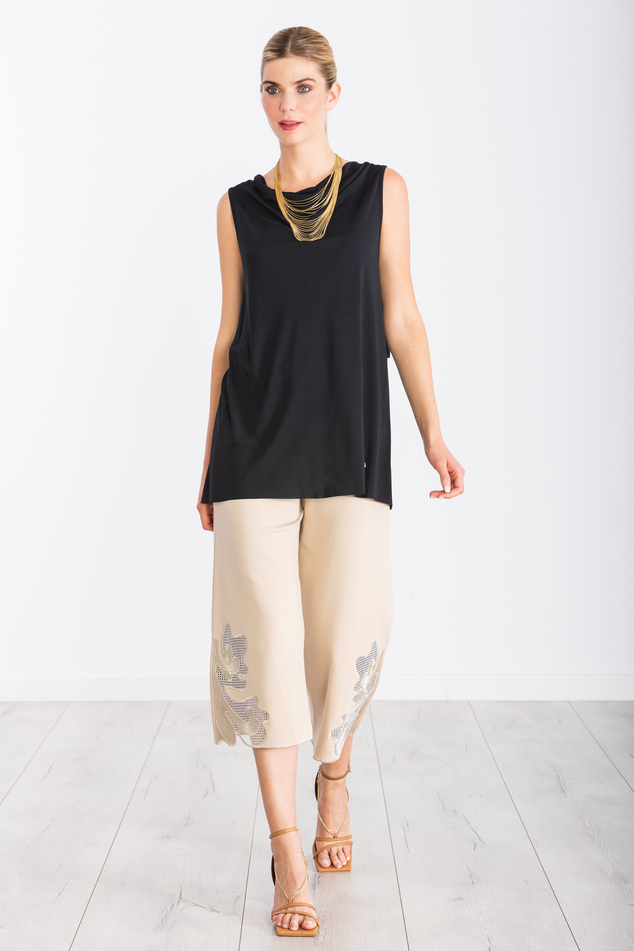 Camiseta negra tirantes con chorrear en el delantero LolitasyL - lolitasyl.com