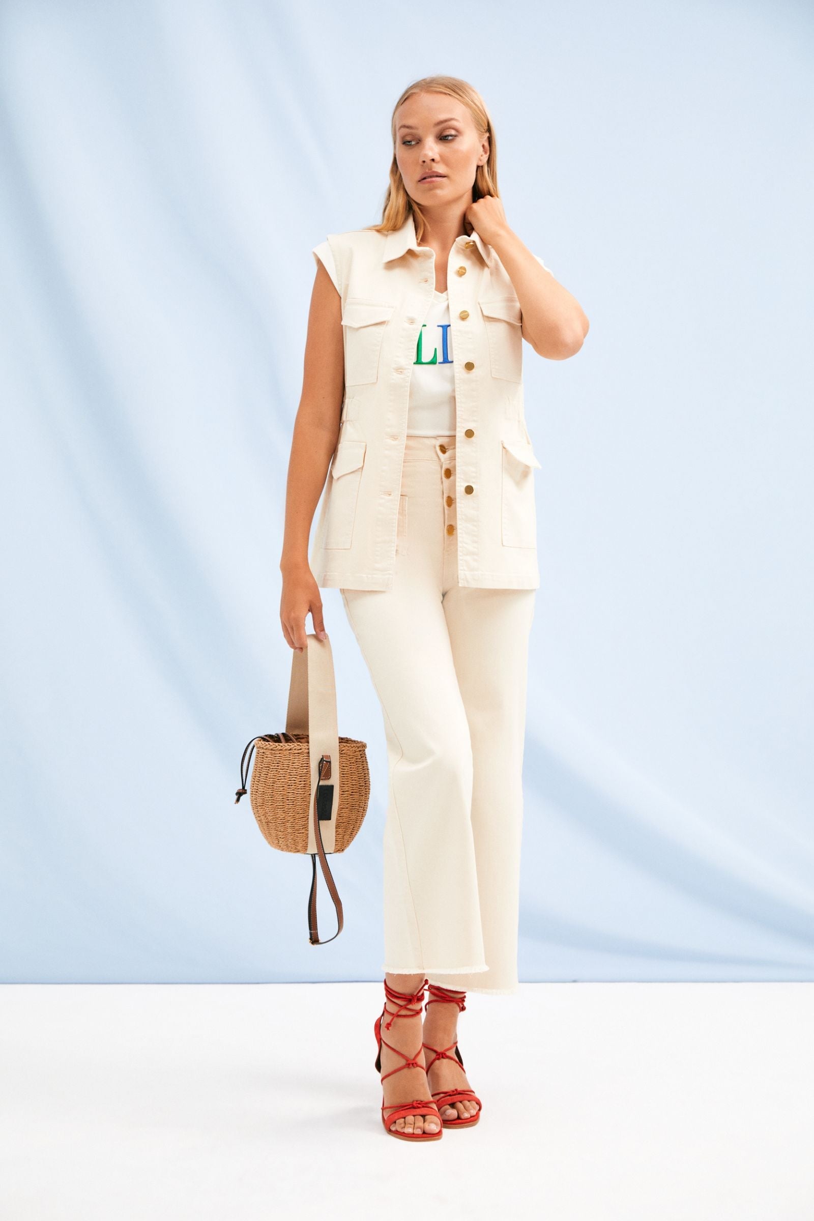 Cazadora vaquera crema sin mangas con bolsillos Lolitas&L - lolitasyl.com