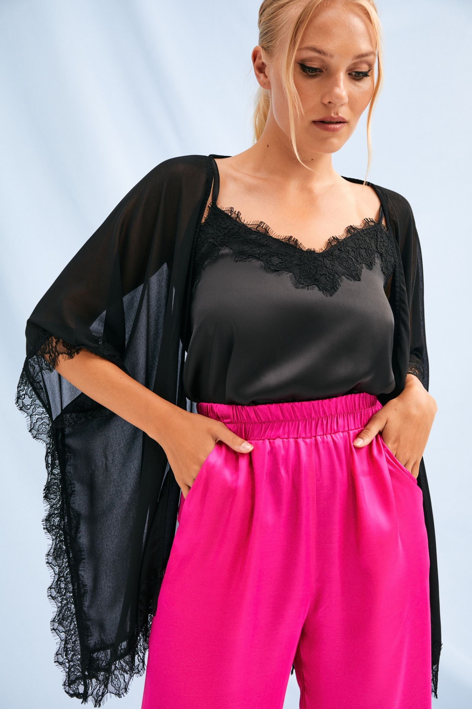 Chal de gasa negra semitransparente con puntilla Lolitas&L - lolitasyl.com