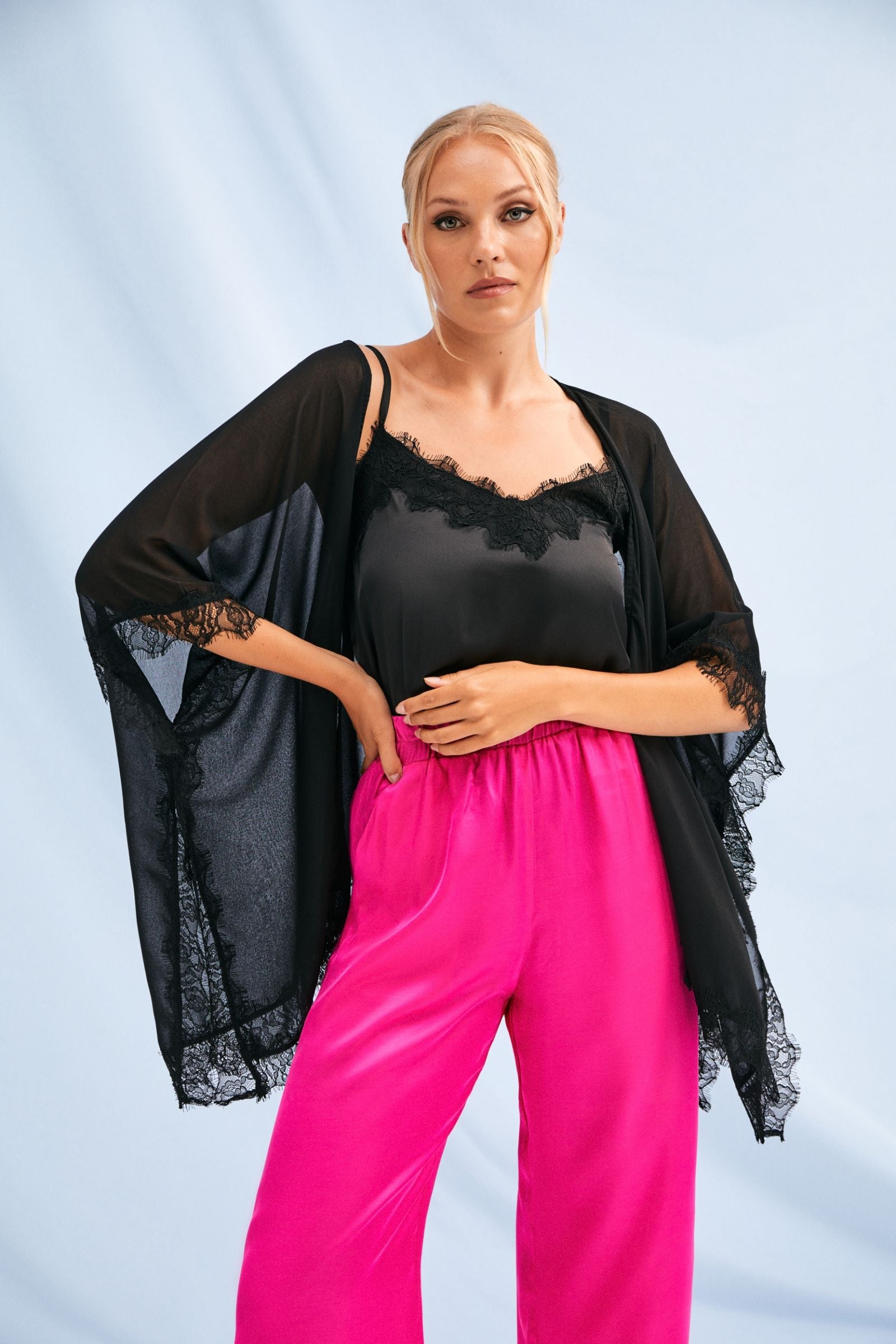Chal de gasa negra semitransparente con puntilla Lolitas&L - lolitasyl.com