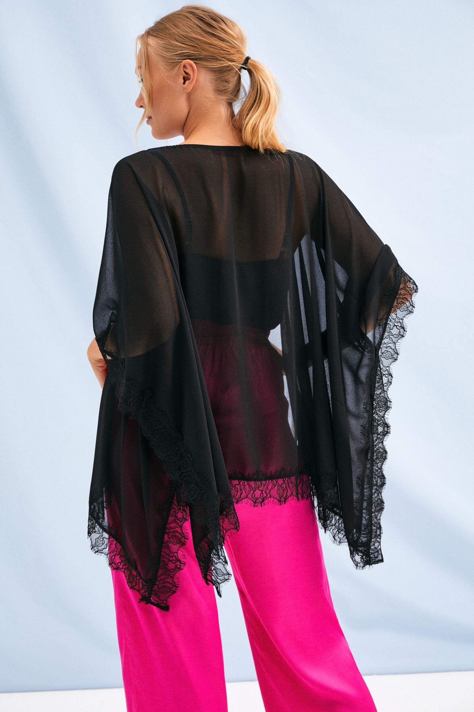 Chal de gasa negra semitransparente con puntilla Lolitas&L - lolitasyl.com