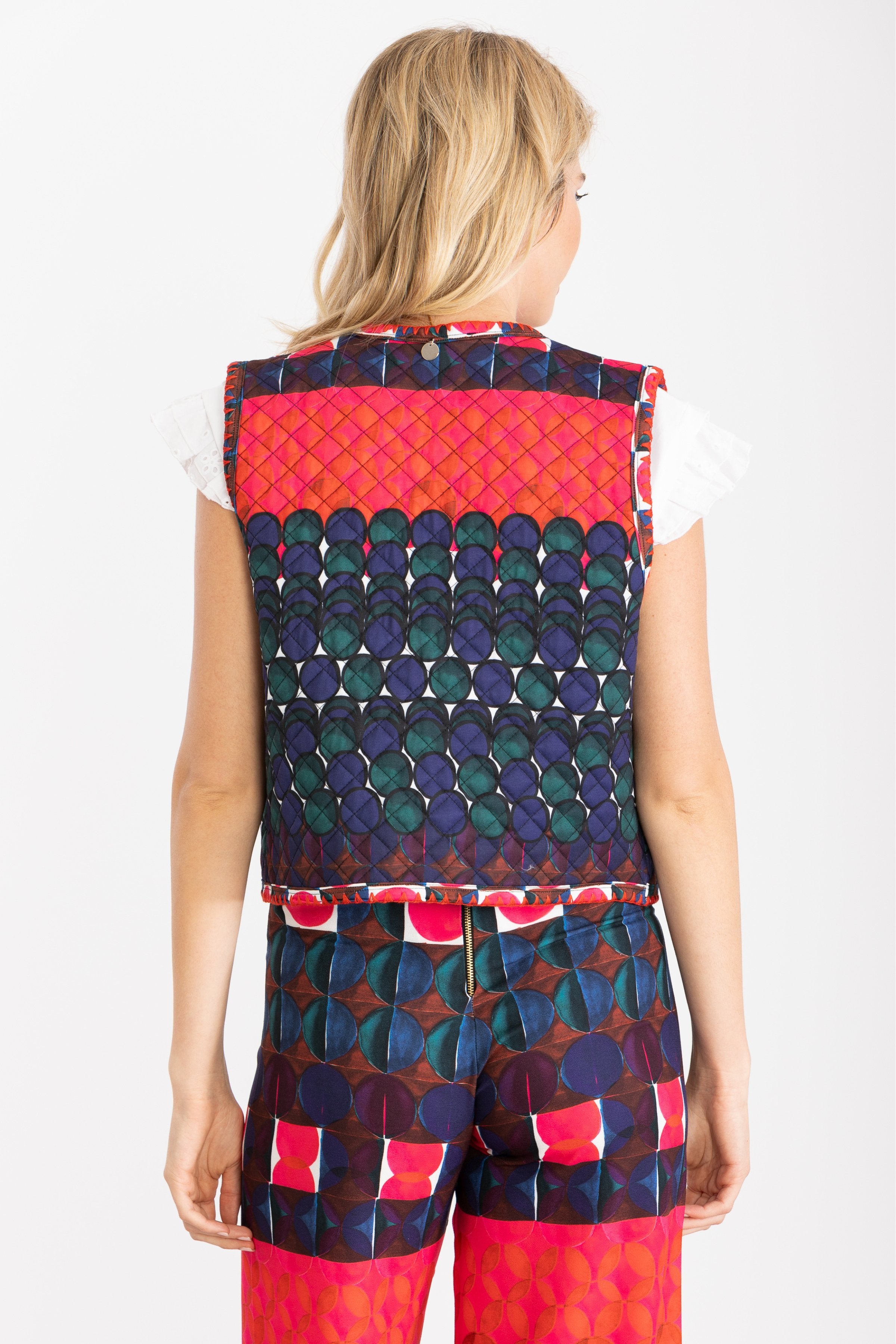 Chaleco estampado geometrico con bordado LolitasyL - lolitasyl.com