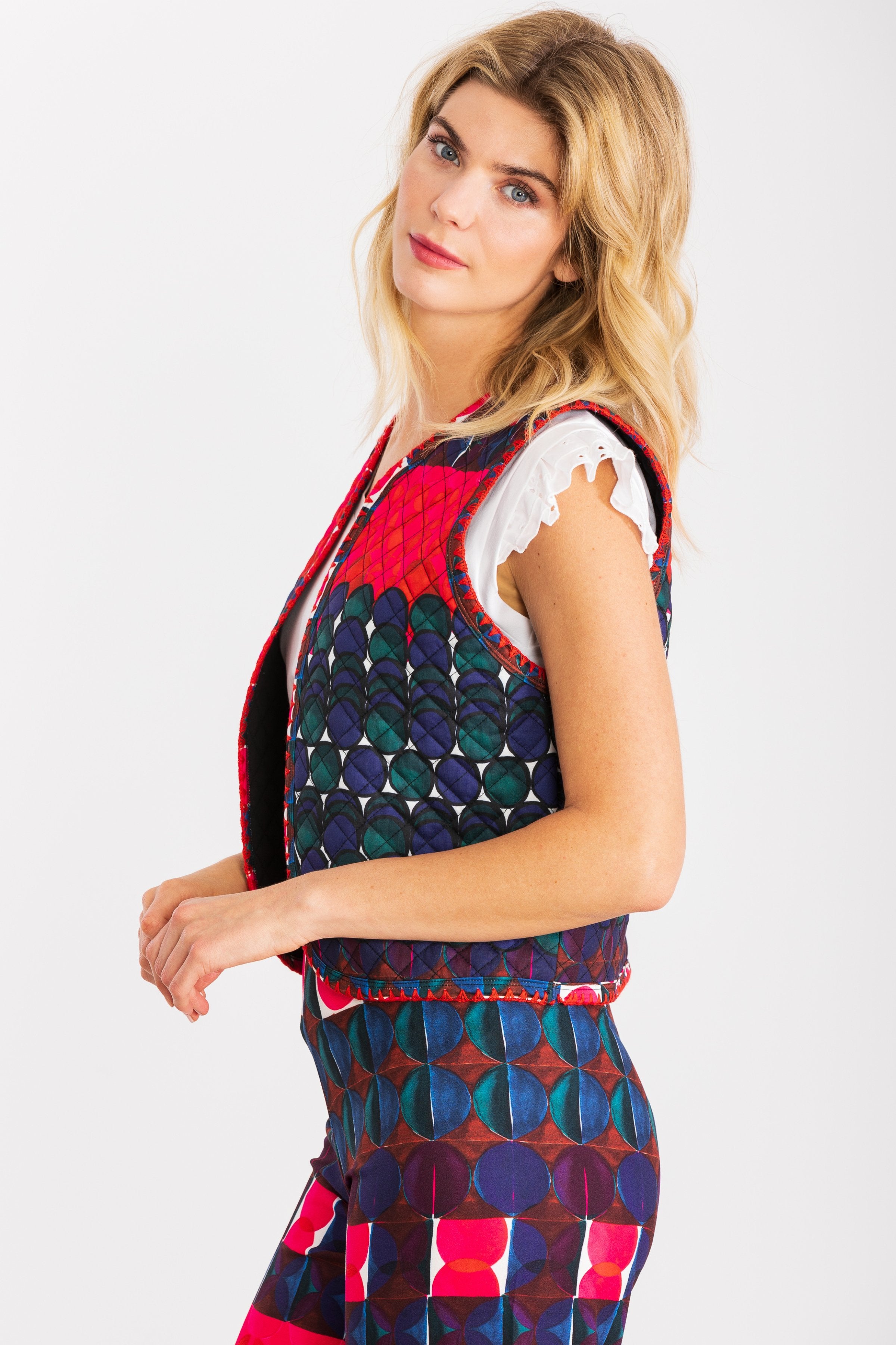 Chaleco estampado geometrico con bordado LolitasyL - lolitasyl.com