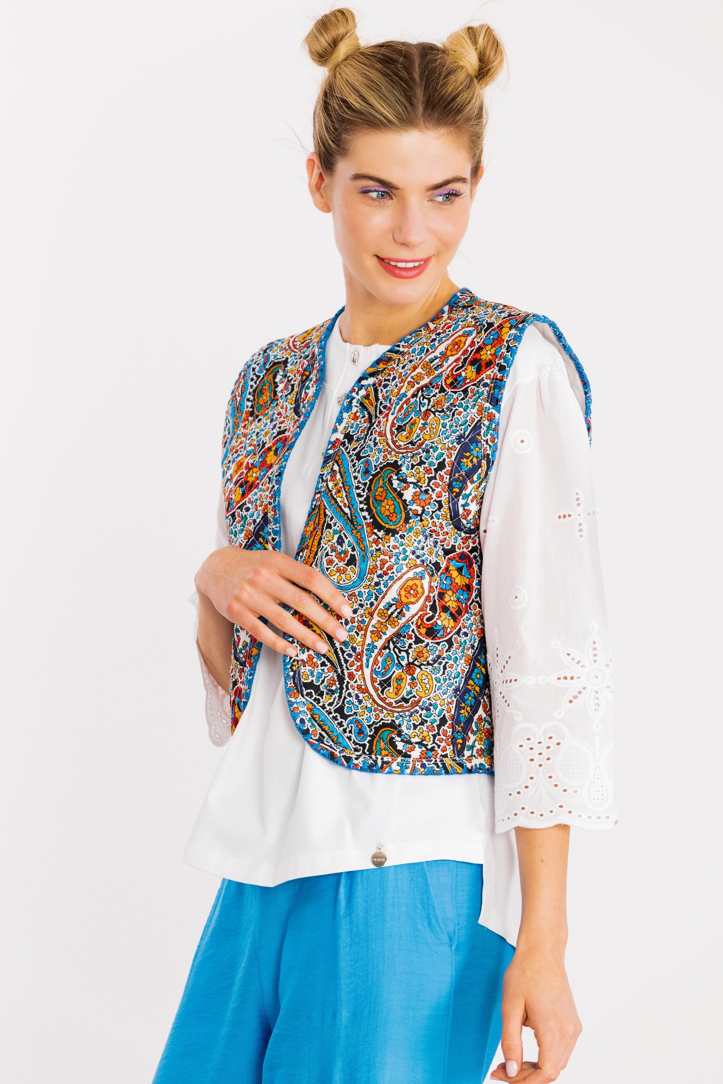 Chaleco estampado paisley con bordado LolitasyL - lolitasyl.com