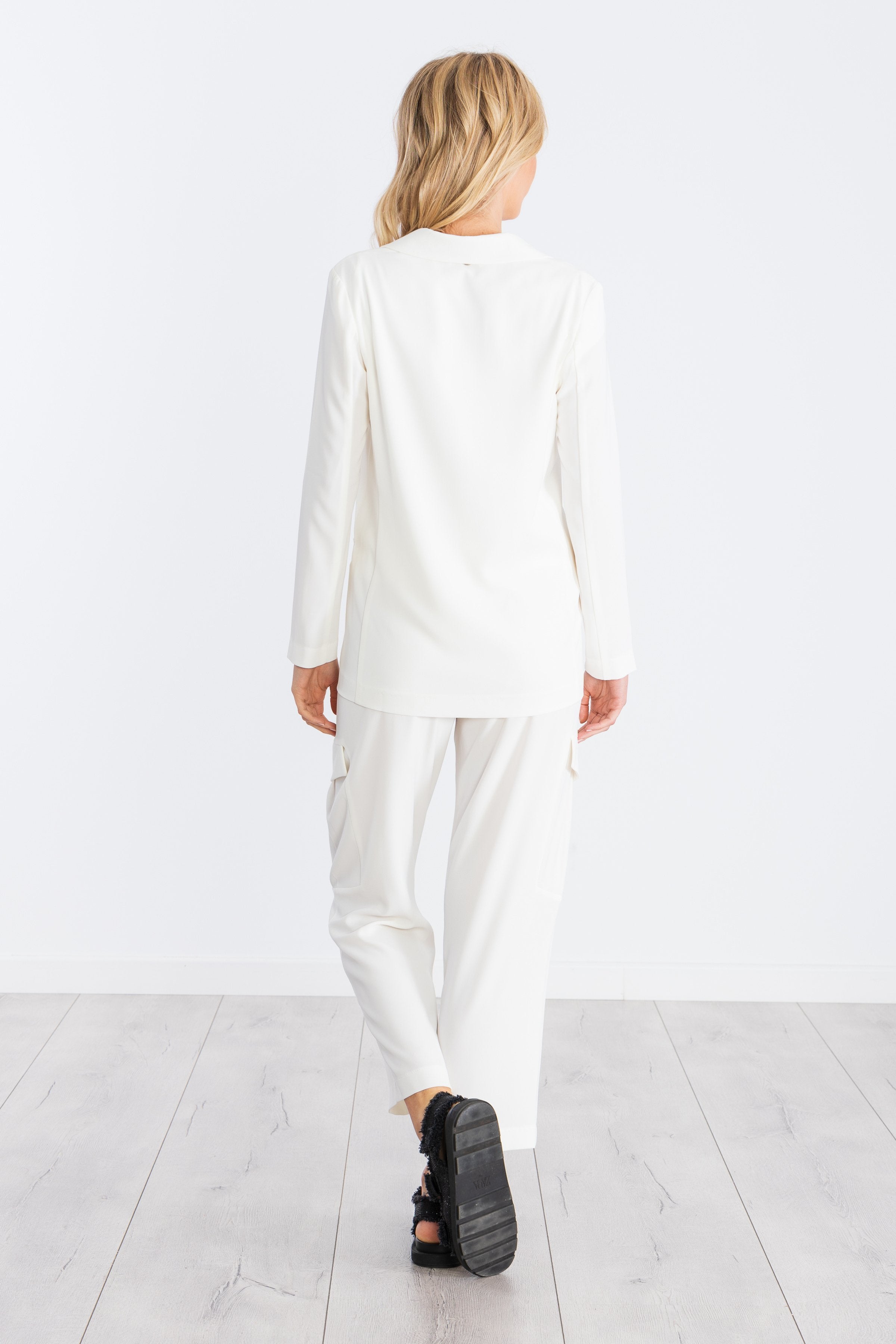 Chaqueta blanca con solapas y bolsillos LolitasyL - lolitasyl.com