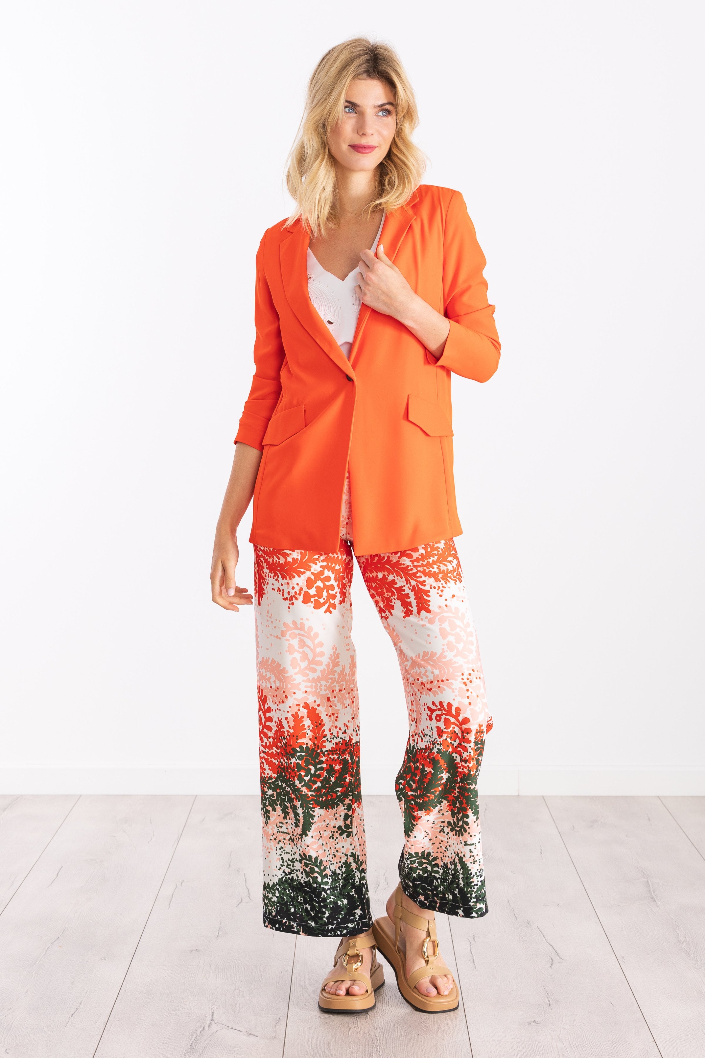 Chaqueta naranja con solapas y bolsillos LolitasyL - lolitasyl.com