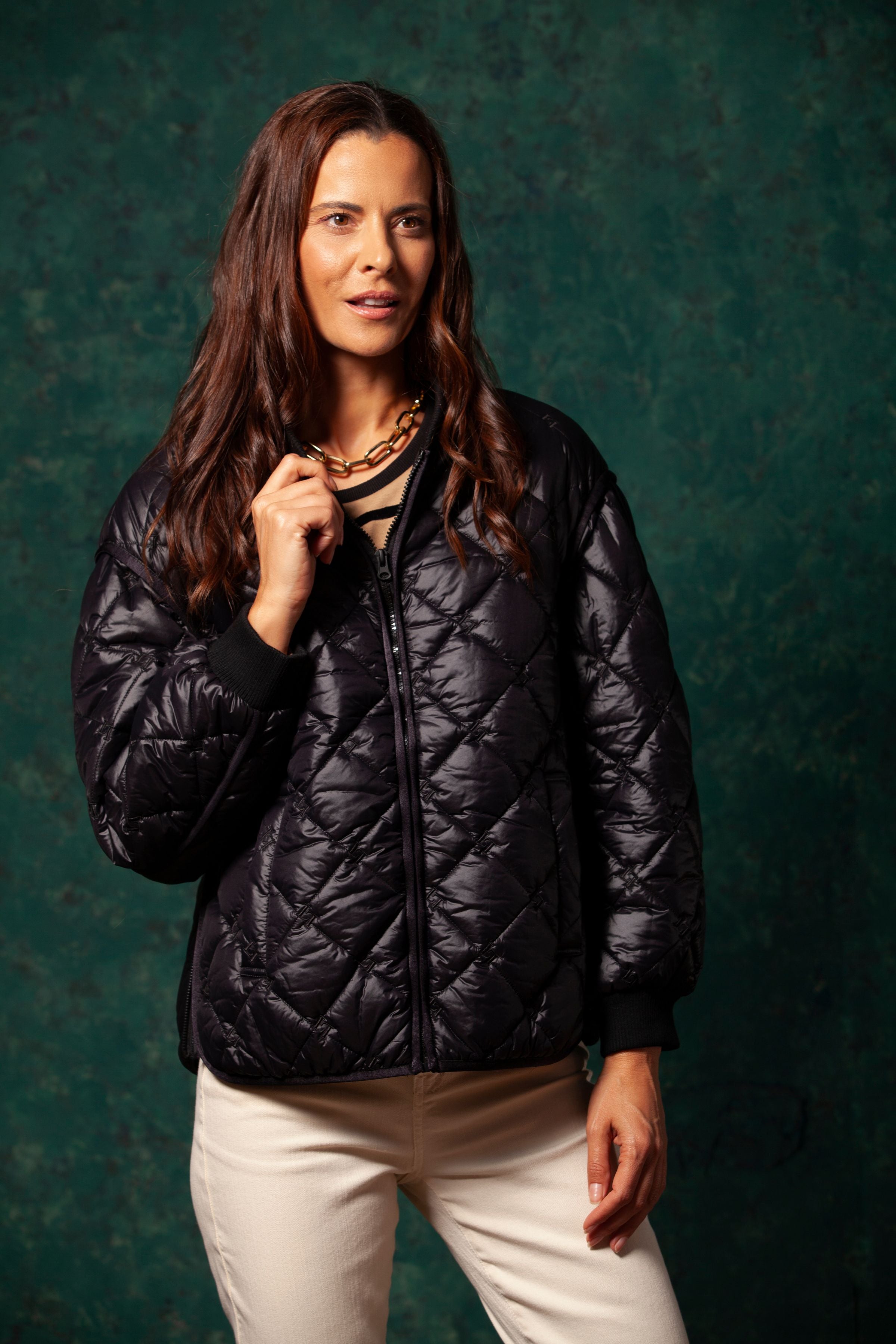 Chaqueta negra corta guateada elasticos LolitasyL - lolitasyl.com