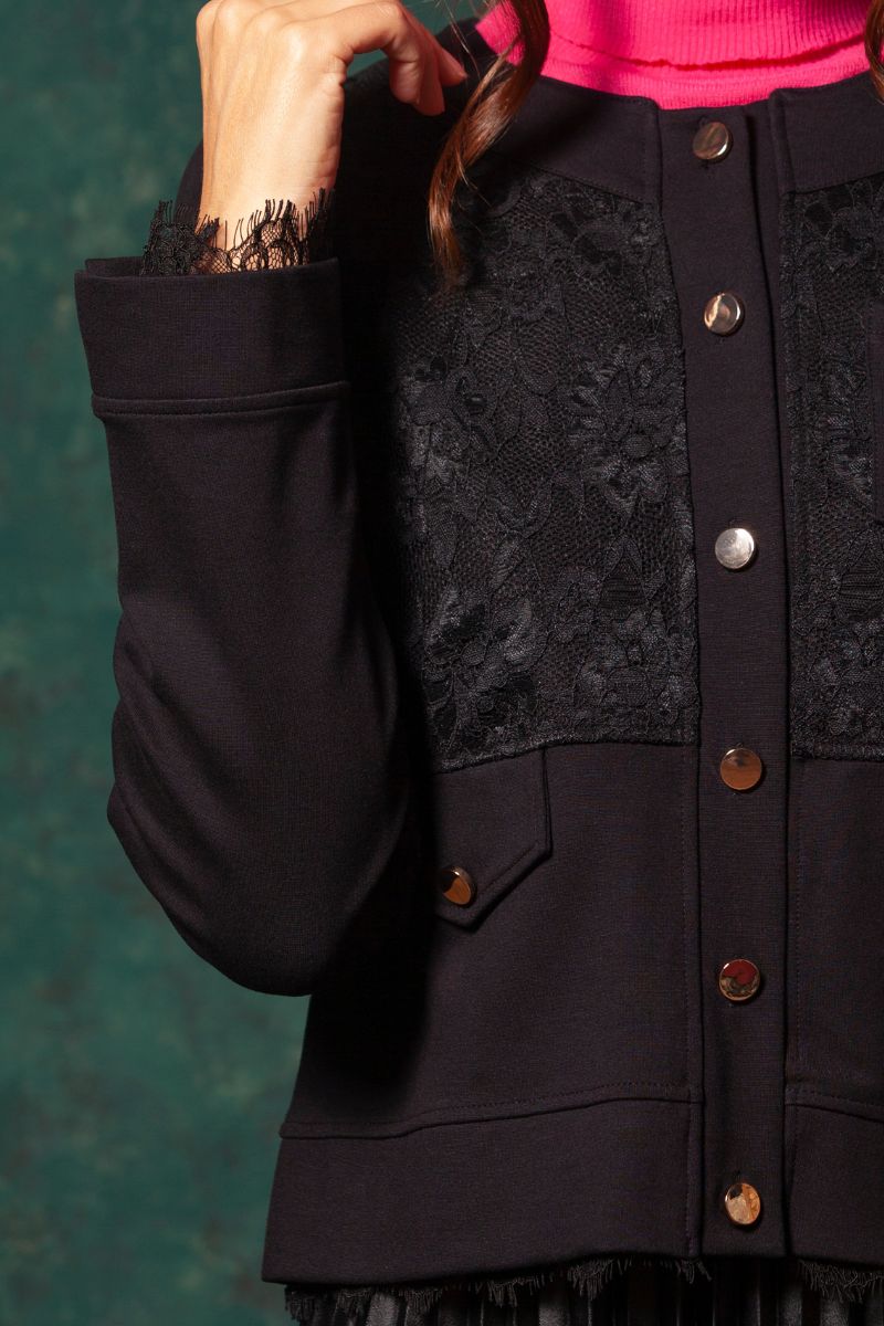 Chaqueta negra delantero grogre con automaticos dorados LolitasyL - lolitasyl.com