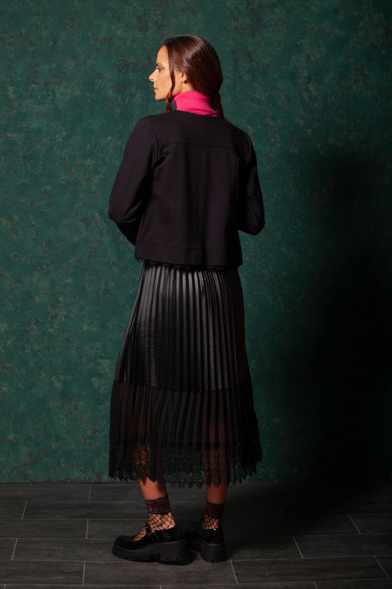 Chaqueta negra delantero grogre con automaticos dorados LolitasyL - lolitasyl.com