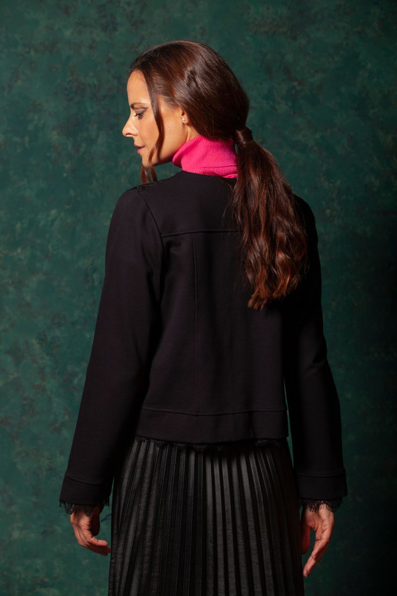 Chaqueta negra delantero grogre con automaticos dorados LolitasyL - lolitasyl.com