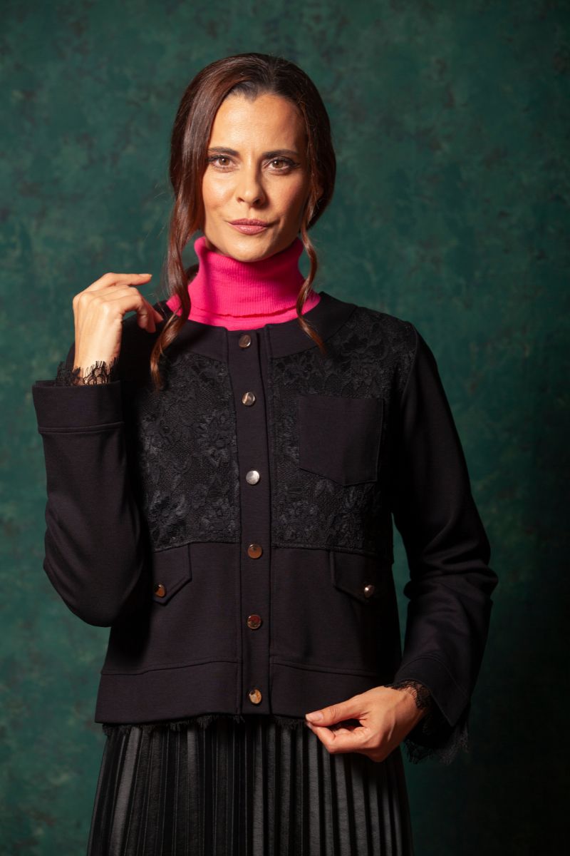 Chaqueta negra delantero grogre con automaticos dorados LolitasyL - lolitasyl.com