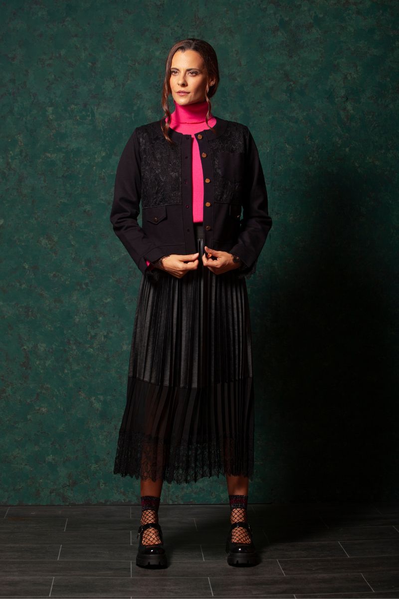 Chaqueta negra delantero grogre con automaticos dorados LolitasyL - lolitasyl.com